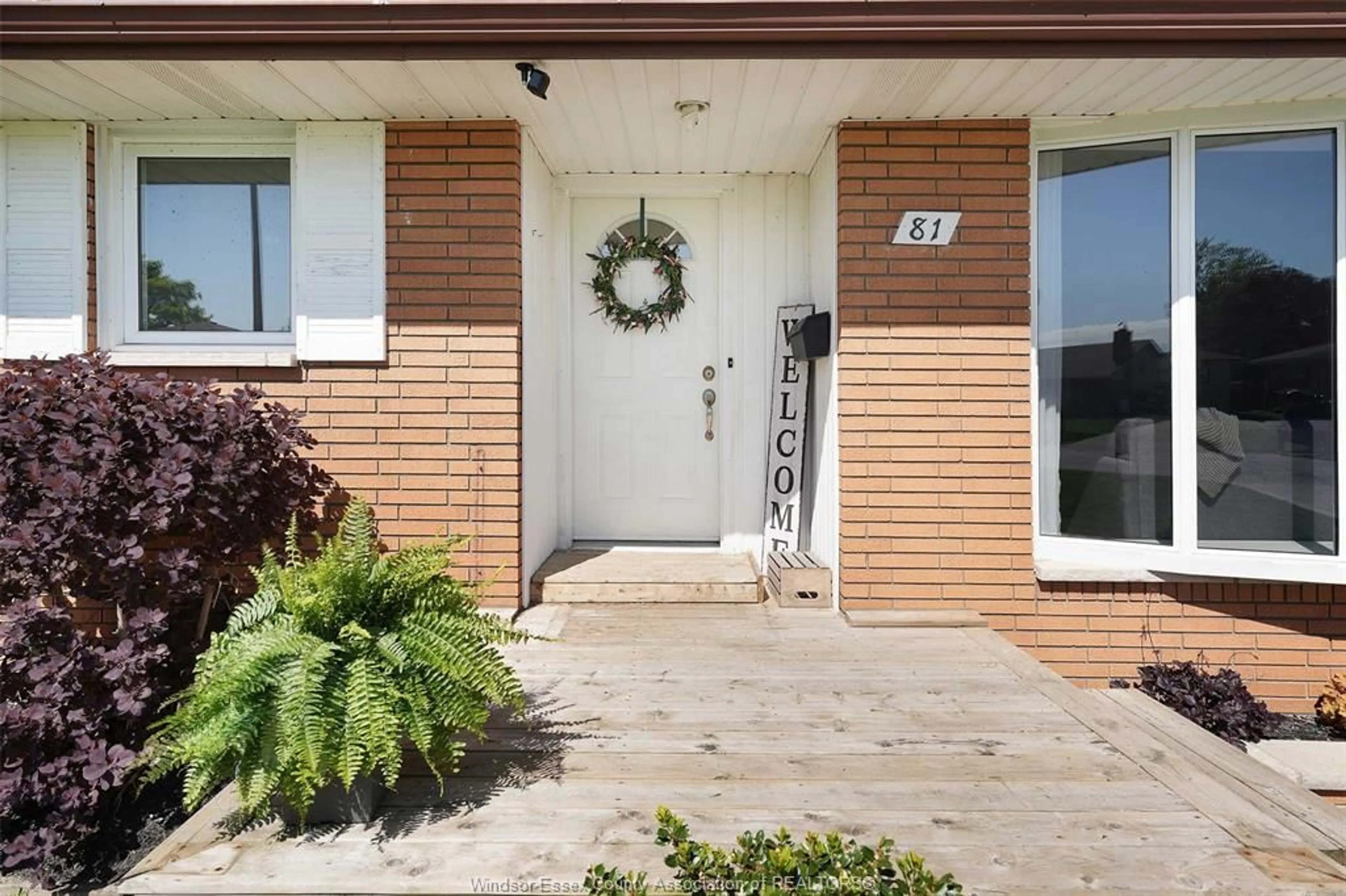 Indoor entryway for 81 DANFORTH Ave, Leamington Ontario N8H 1R7