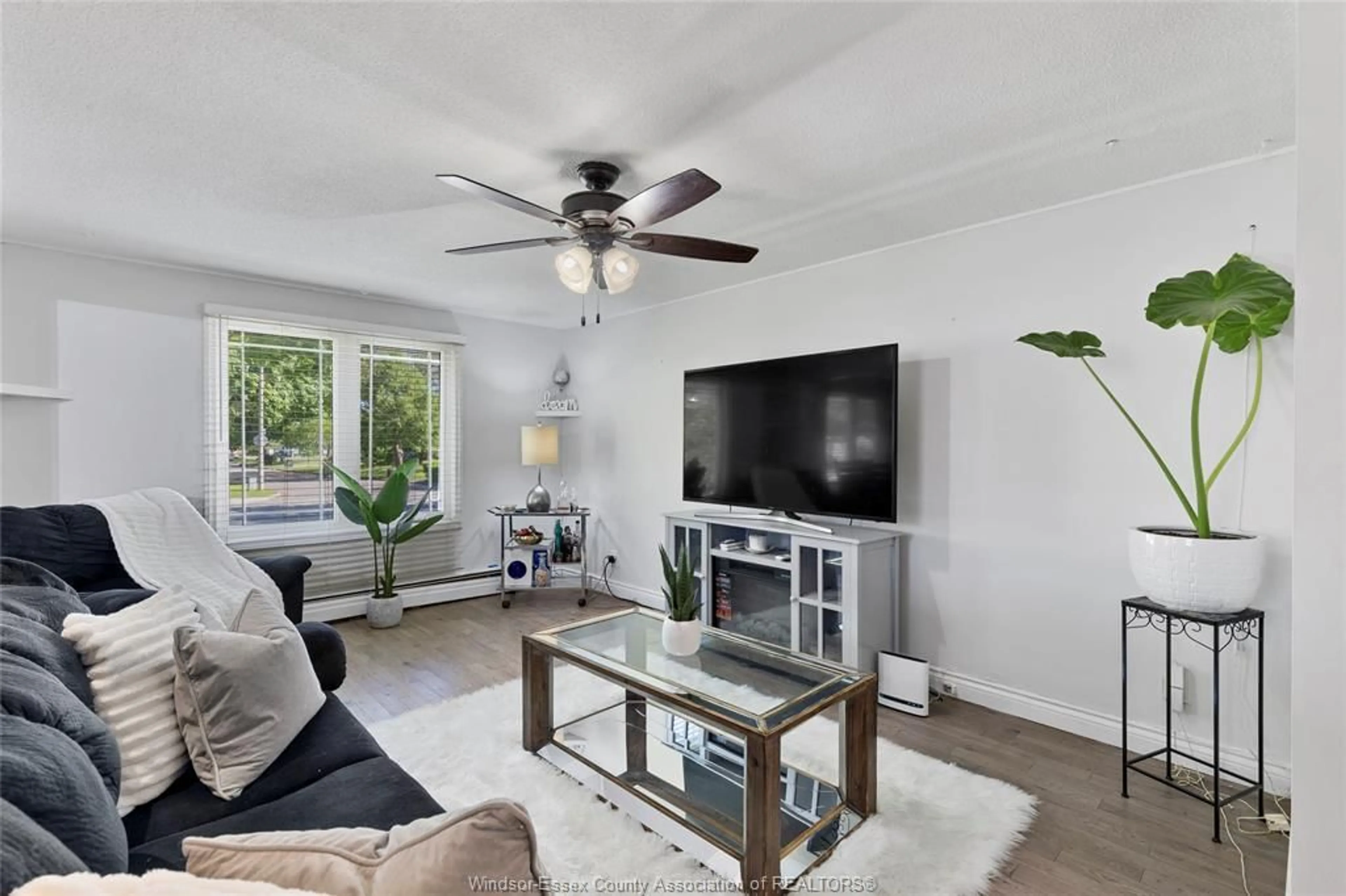 Living room with furniture, unknown for 10195 EASTCOURT Dr, Windsor Ontario N8R 1E4