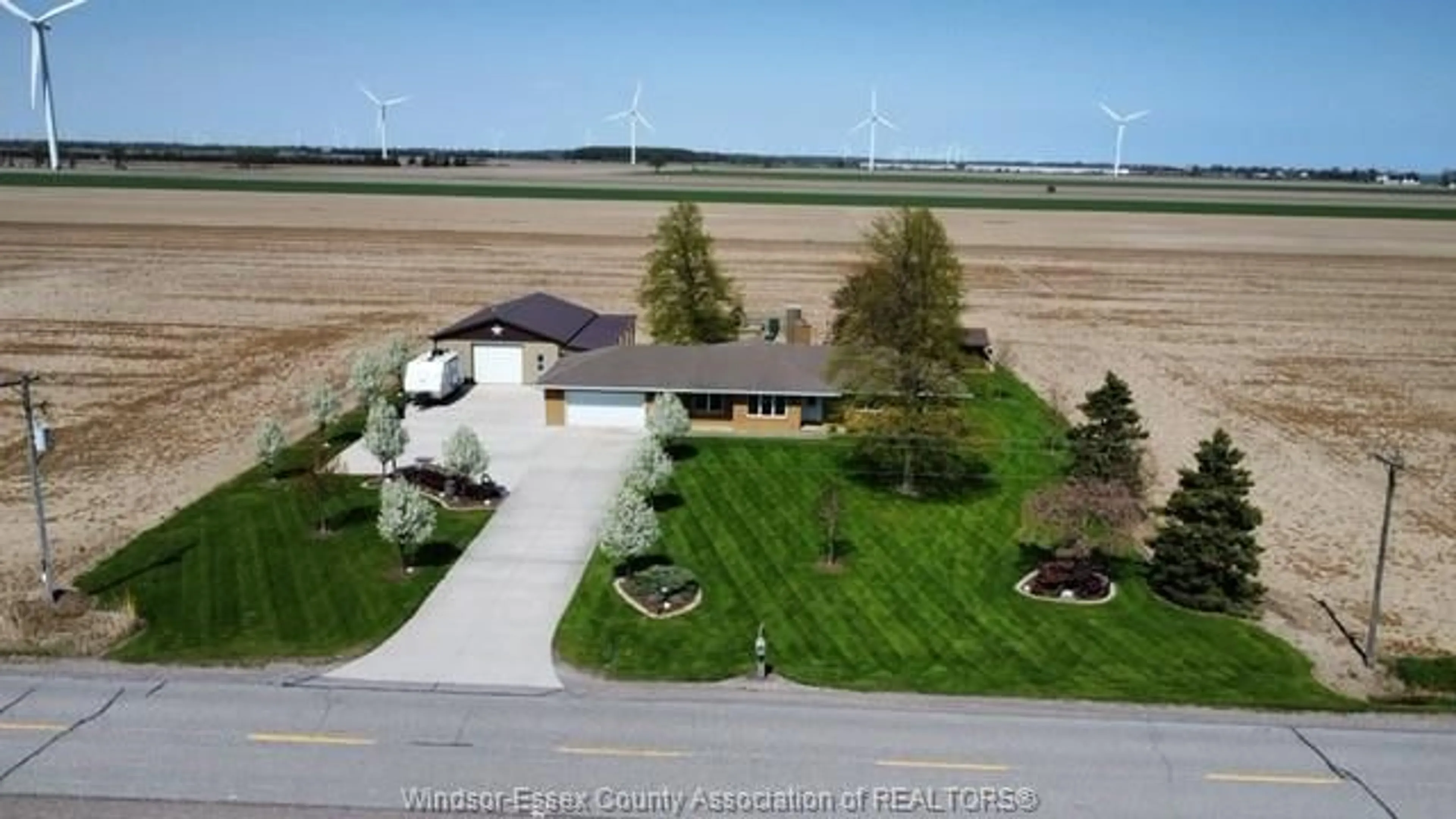 A pic from outside/outdoor area/front of a property/back of a property/a pic from drone, water/lake/river/ocean view for 20357 Port Rd, Merlin Ontario N0P 1W0
