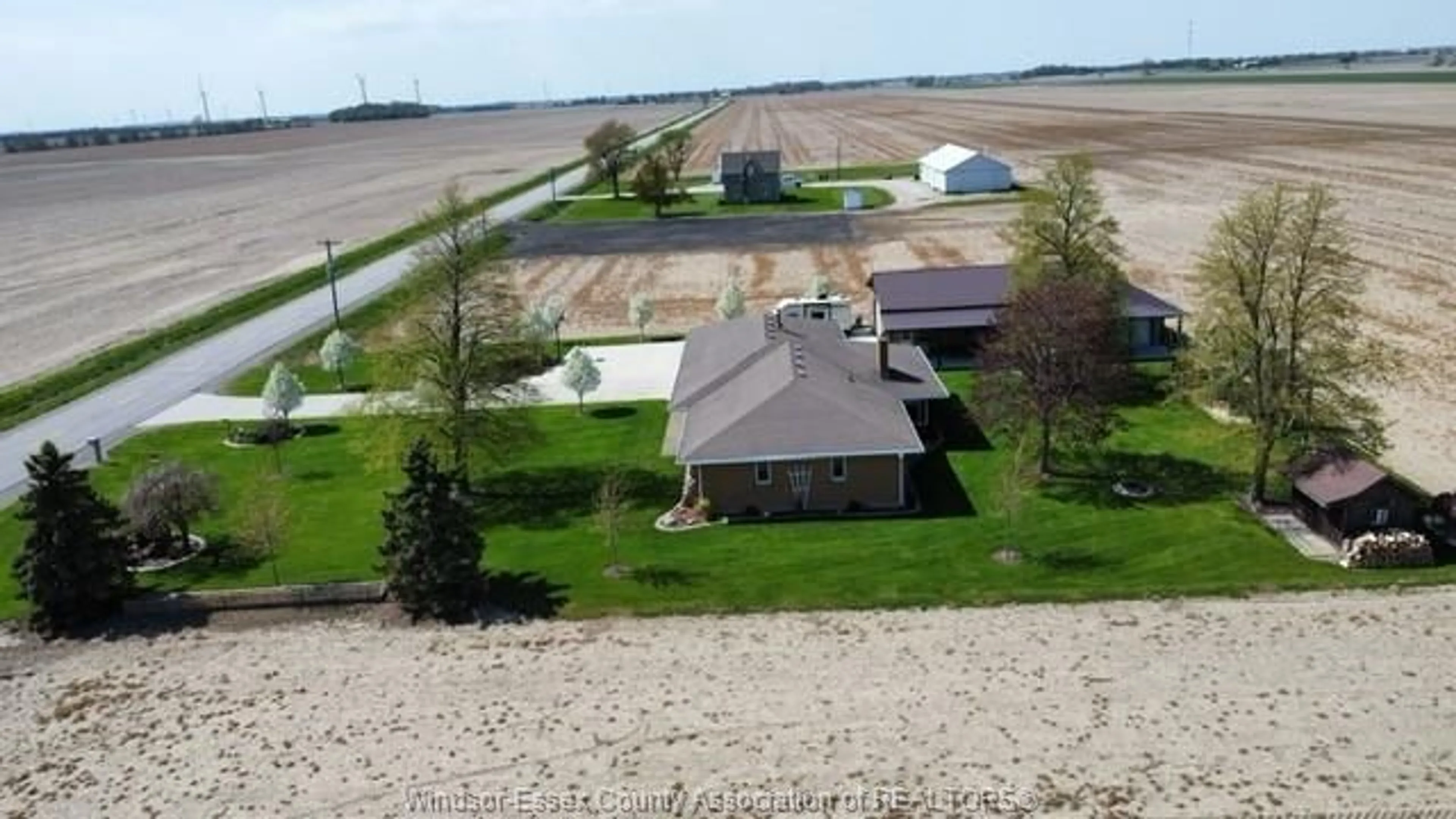 A pic from outside/outdoor area/front of a property/back of a property/a pic from drone, water/lake/river/ocean view for 20357 Port Rd, Merlin Ontario N0P 1W0