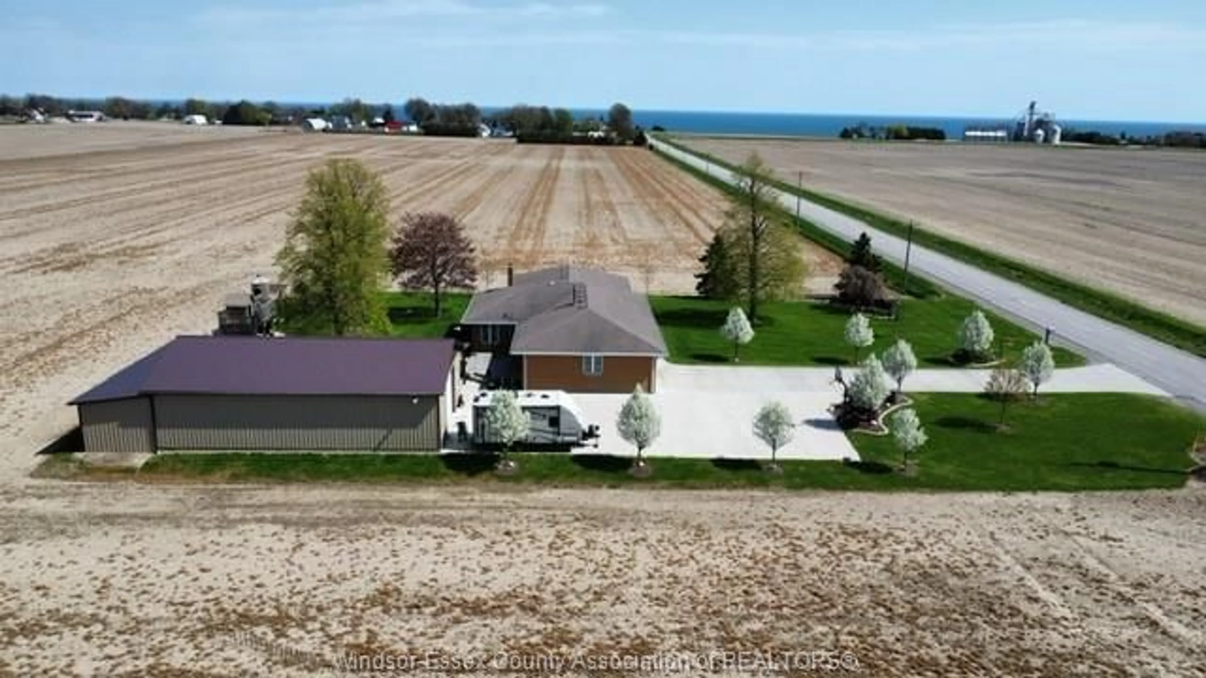 A pic from outside/outdoor area/front of a property/back of a property/a pic from drone, water/lake/river/ocean view for 20357 Port Rd, Merlin Ontario N0P 1W0
