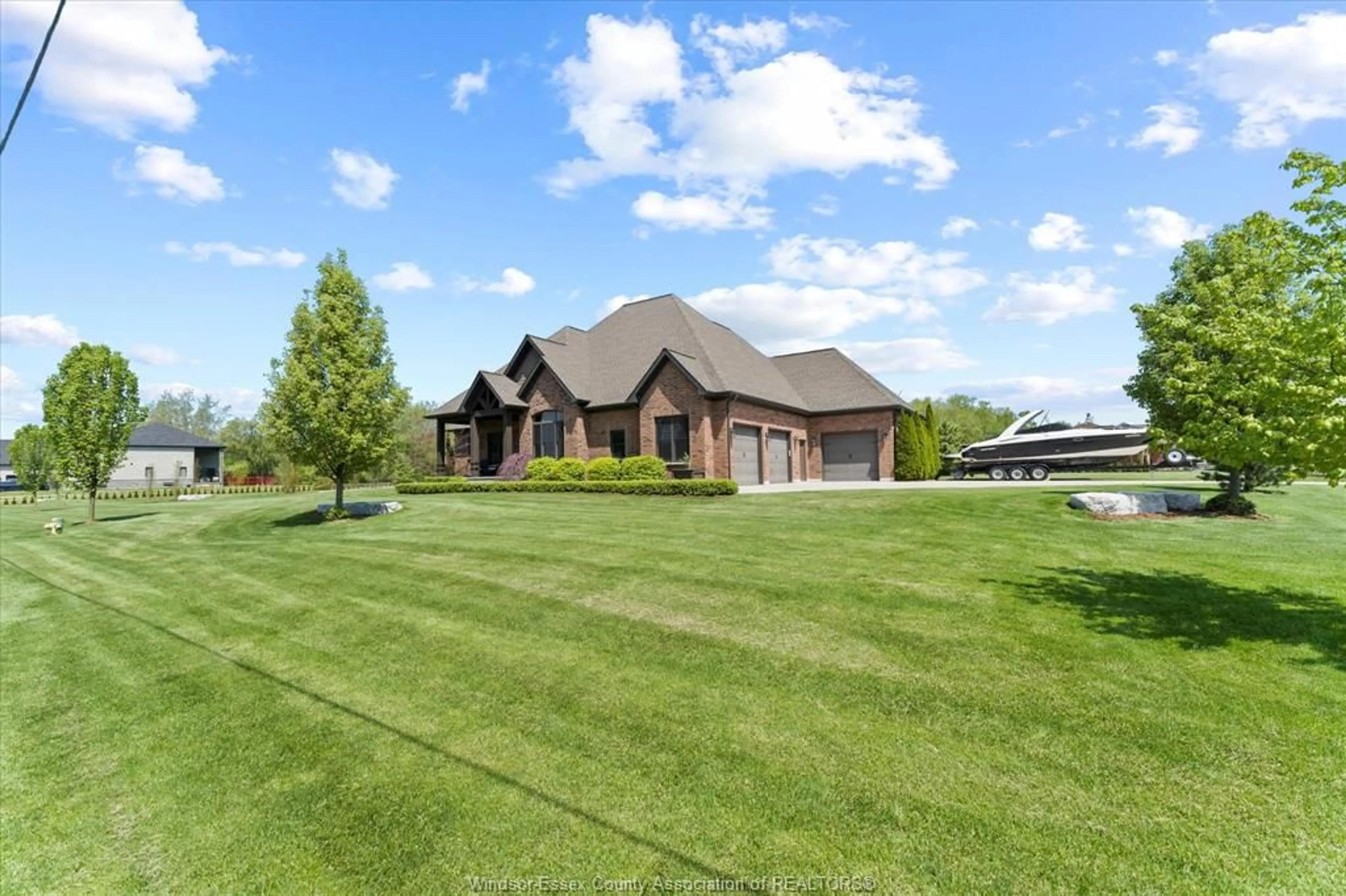 A pic from outside/outdoor area/front of a property/back of a property/a pic from drone, unknown for 36 Willow Beach Rd, Amherstburg Ontario N9V 2Y8