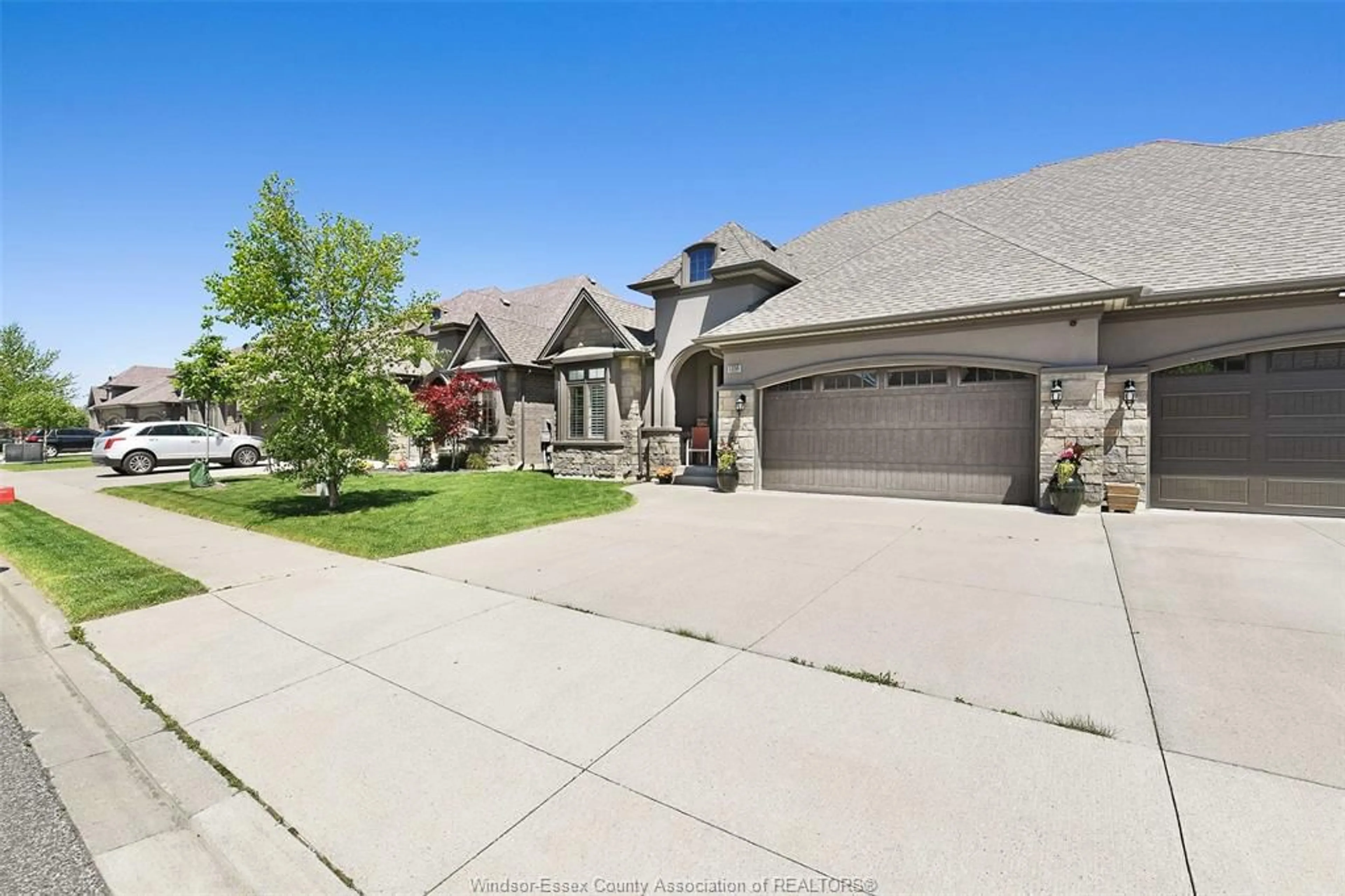 A pic from outside/outdoor area/front of a property/back of a property/a pic from drone, street for 1358 CYPRESS, Windsor Ontario N8P 0E2