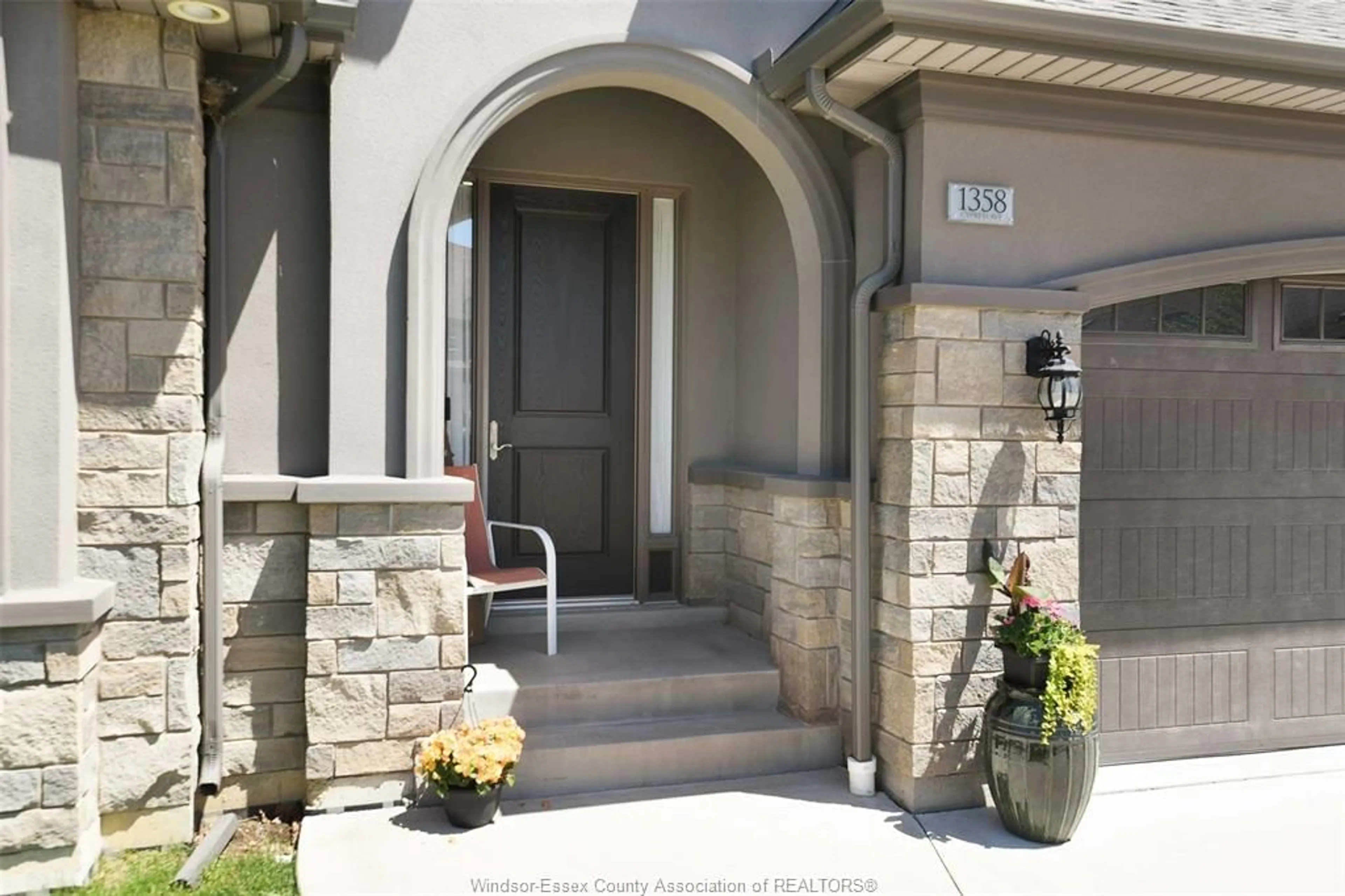 Indoor entryway for 1358 CYPRESS, Windsor Ontario N8P 0E2