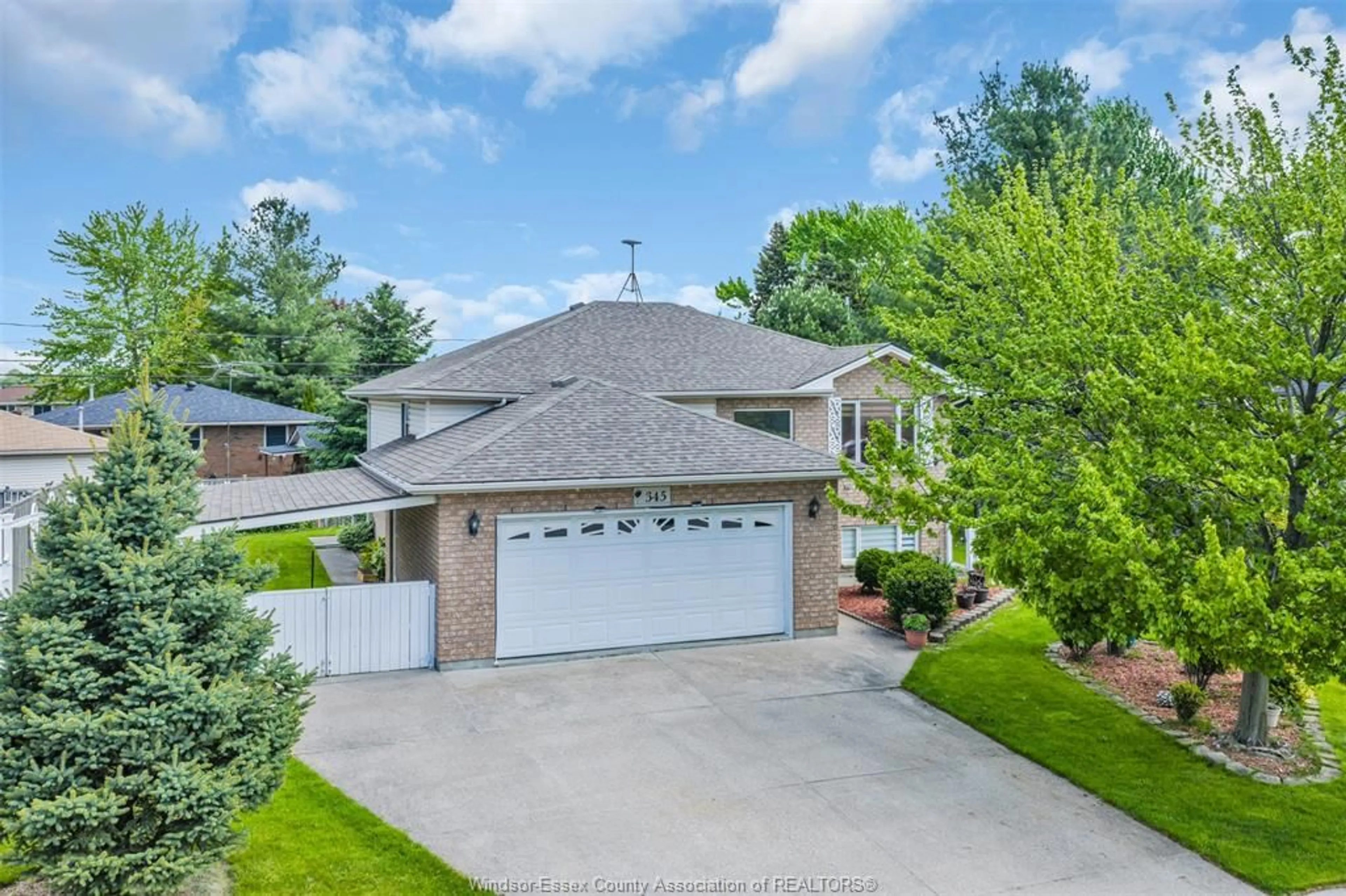 A pic from outside/outdoor area/front of a property/back of a property/a pic from drone, unknown for 345 JOLLY Ave, LaSalle Ontario N9J 3T2