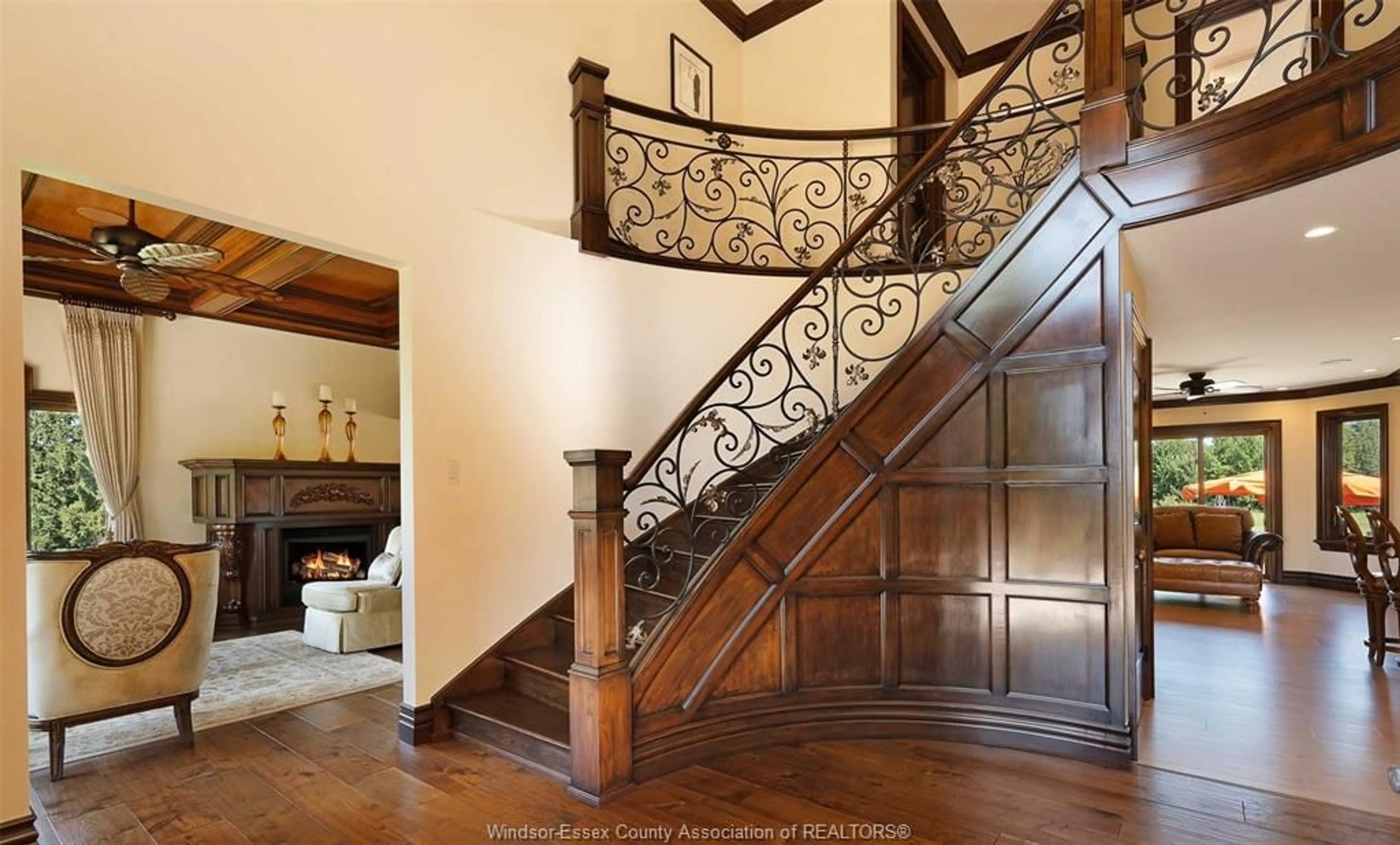 Indoor foyer for 1020 Road 6, Kingsville Ontario N9Y 2E9