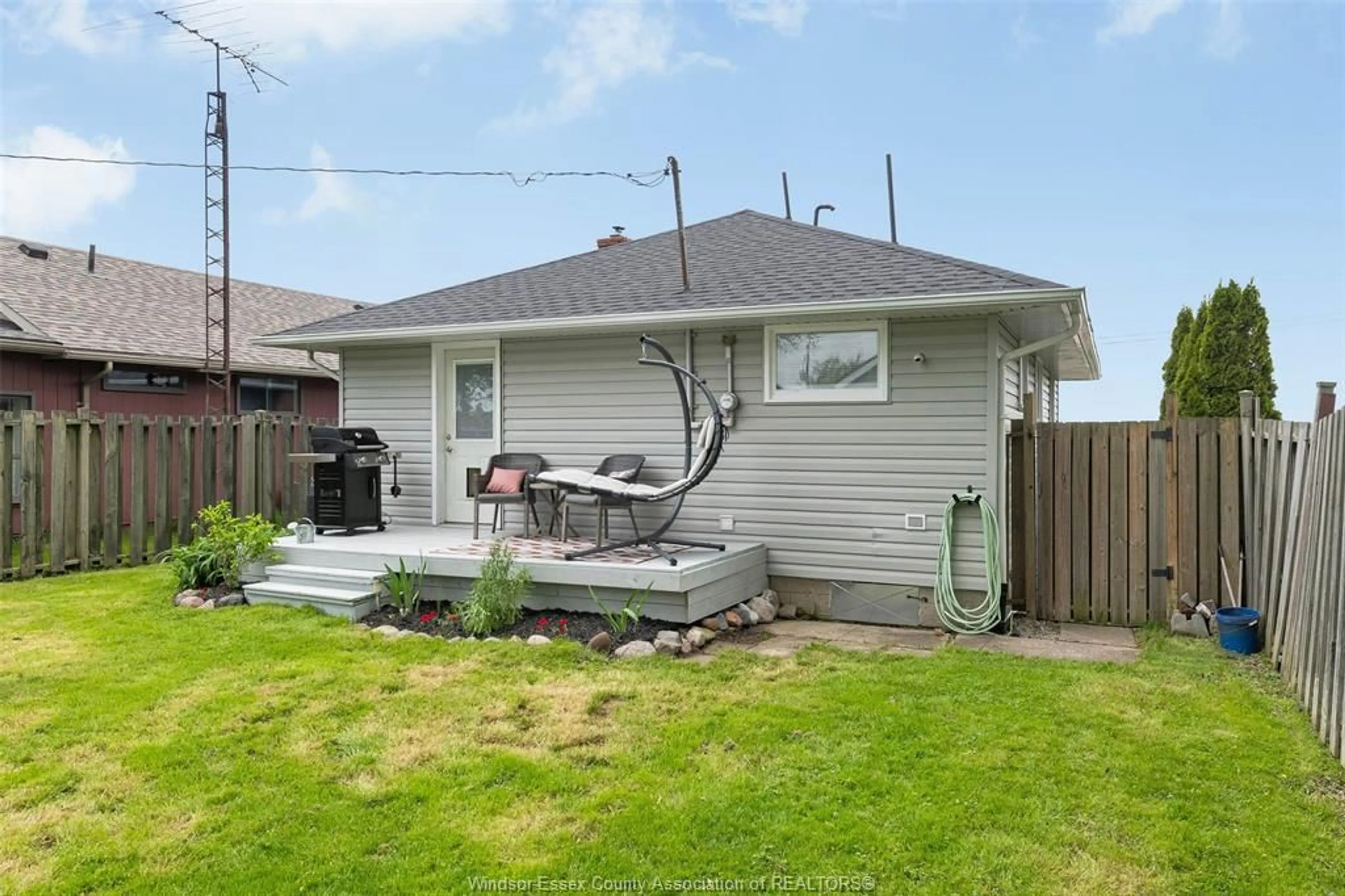 Home with vinyl exterior material, street for 2414 FOX RUN, Leamington Ontario N0P 2P0