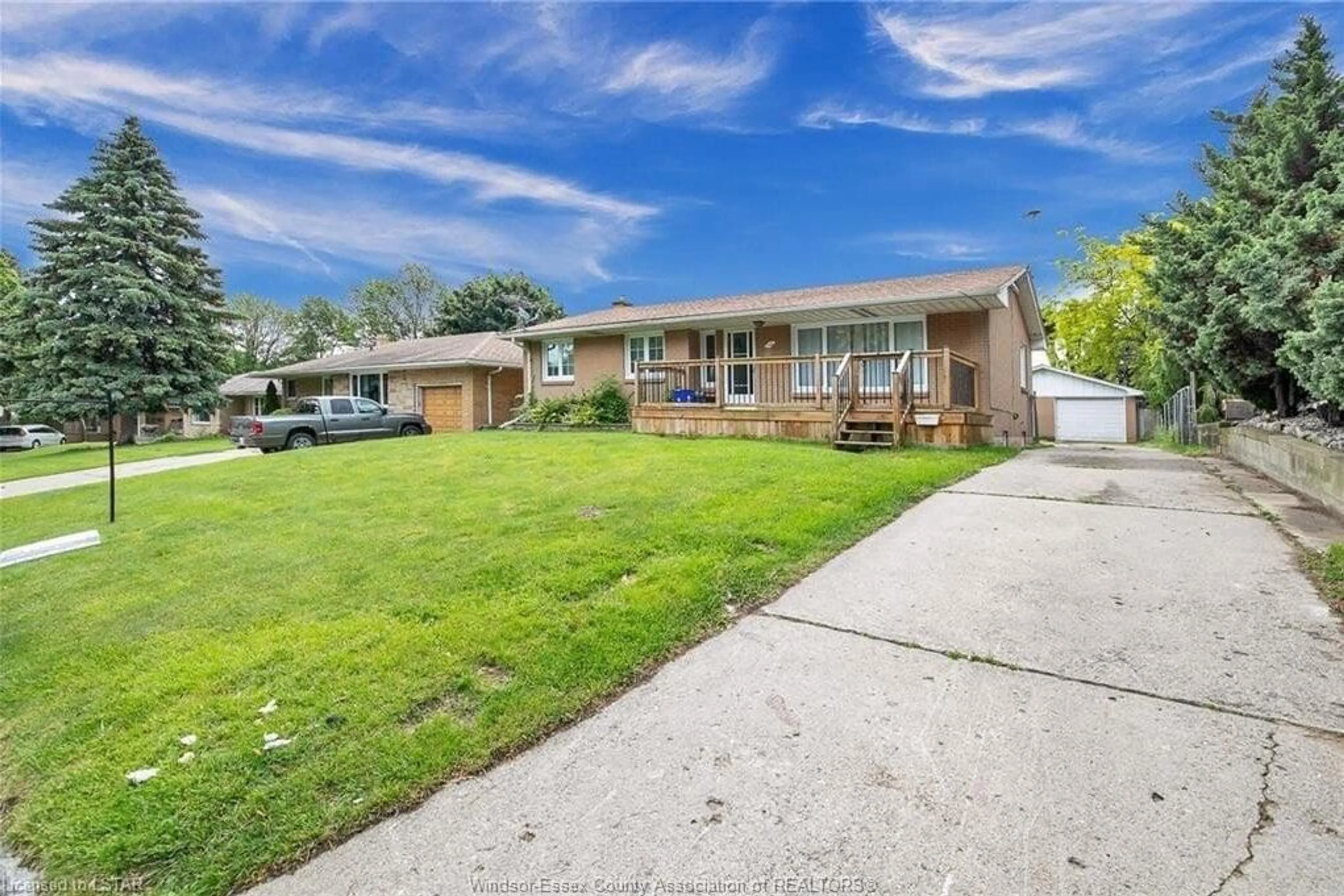 A pic from outside/outdoor area/front of a property/back of a property/a pic from drone, street for 10 Countess, Leamington Ontario N8H 2H3