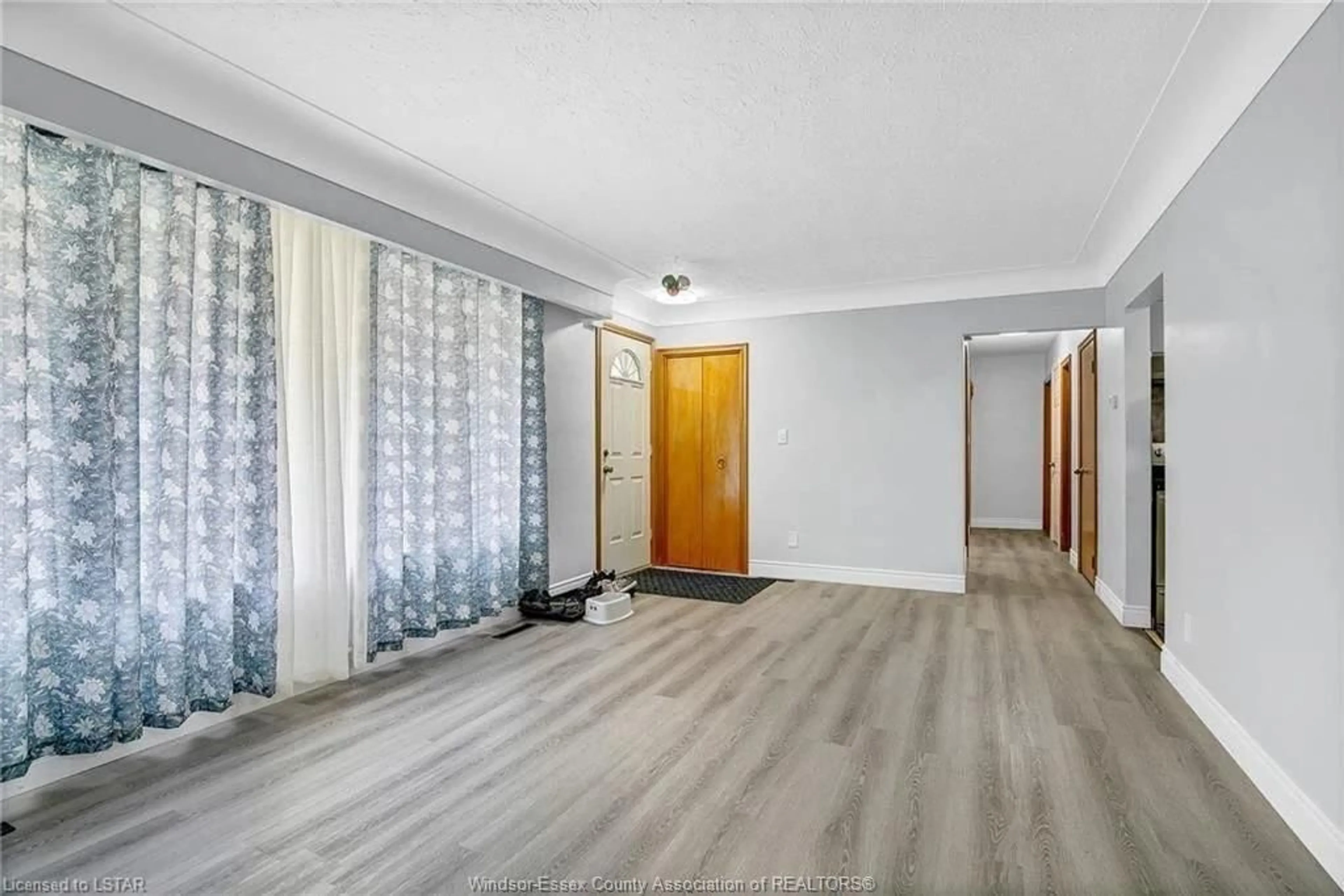 Unknown for 10 Countess, Leamington Ontario N8H 2H3