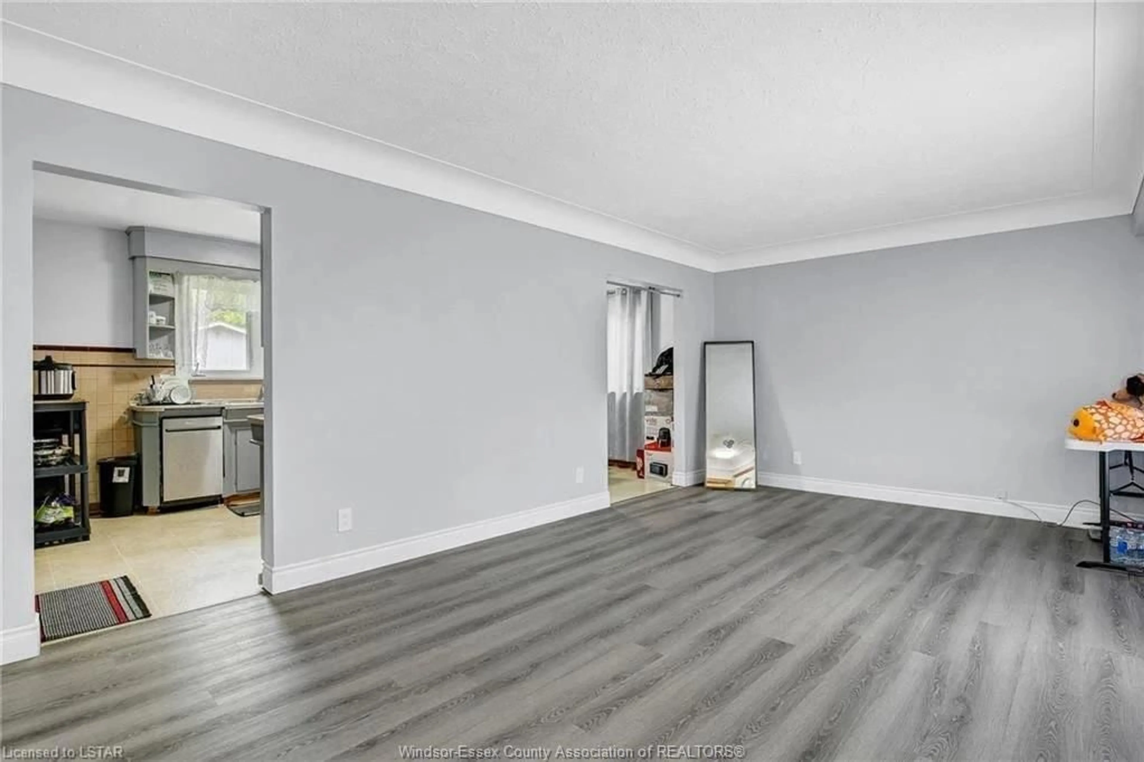 A pic of a room for 10 Countess, Leamington Ontario N8H 2H3