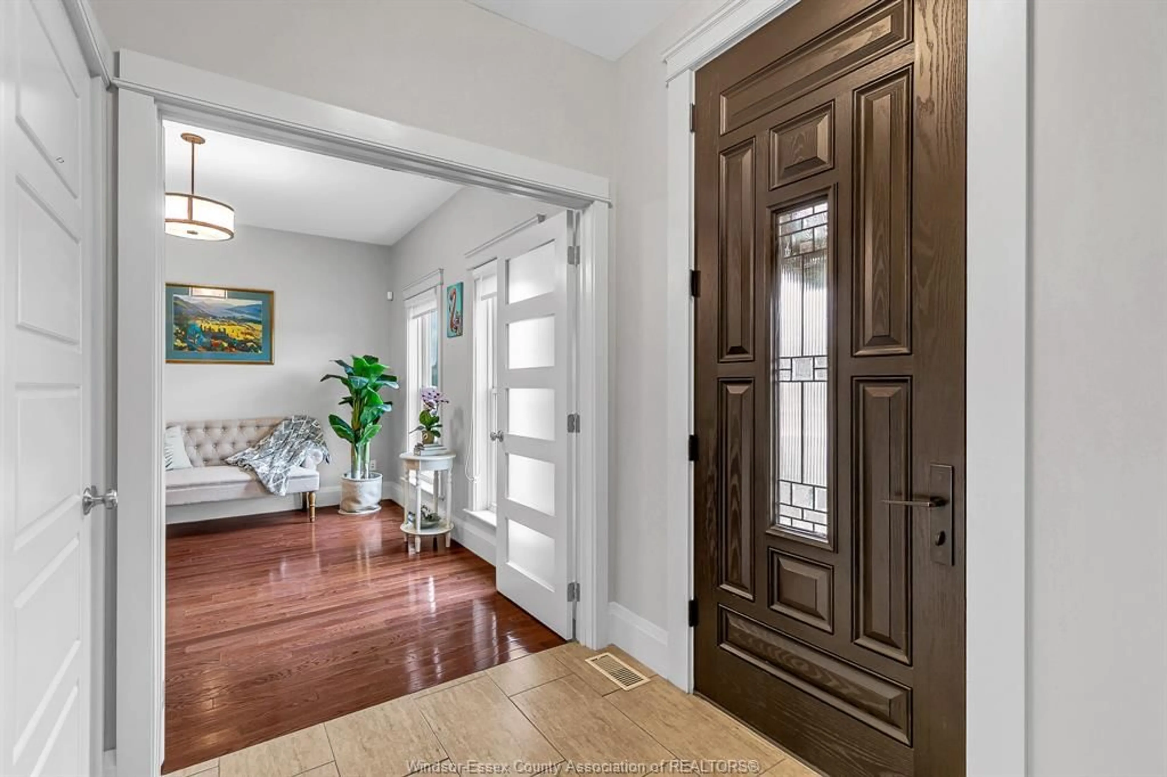 Indoor entryway for 1380 MAPLE Ave, LaSalle Ontario N9J 0B3