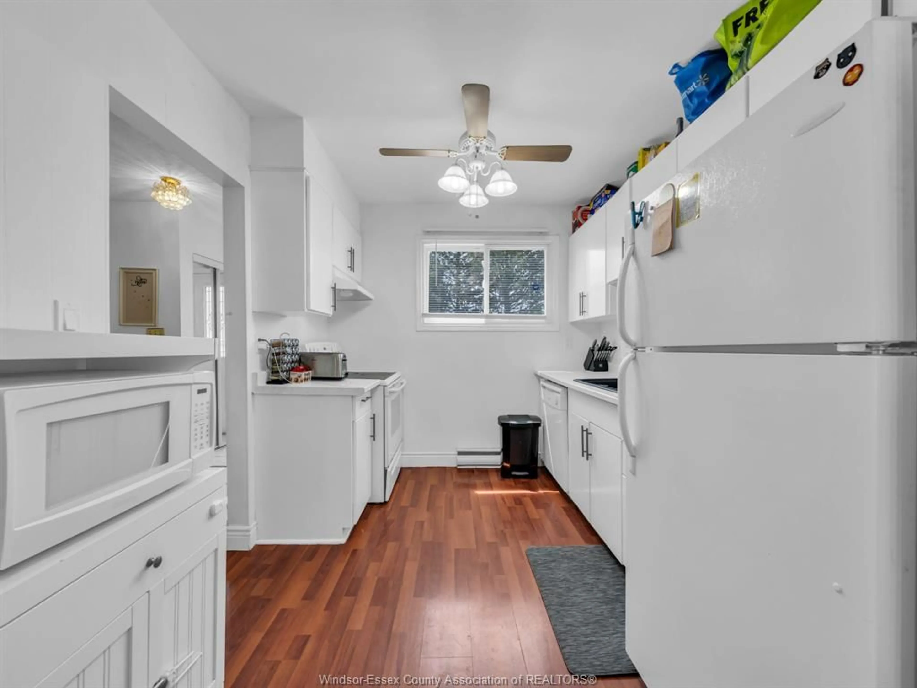 Standard kitchen, unknown for 2658 VINE Crt #110, Windsor Ontario N8T 2X6