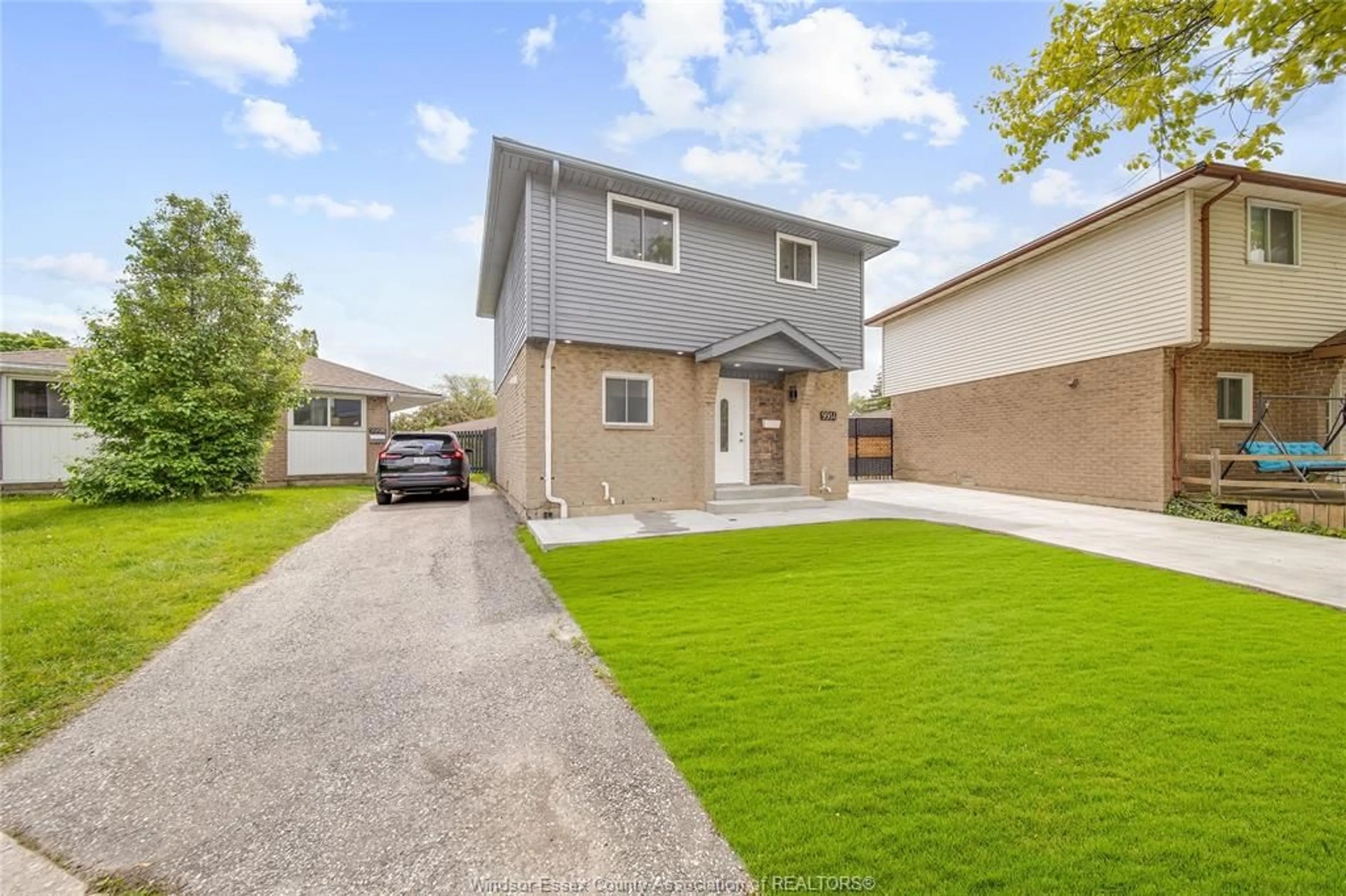 Home with vinyl exterior material, street for 9914 FOREST GLADE Crt, Windsor Ontario N8R 1W7