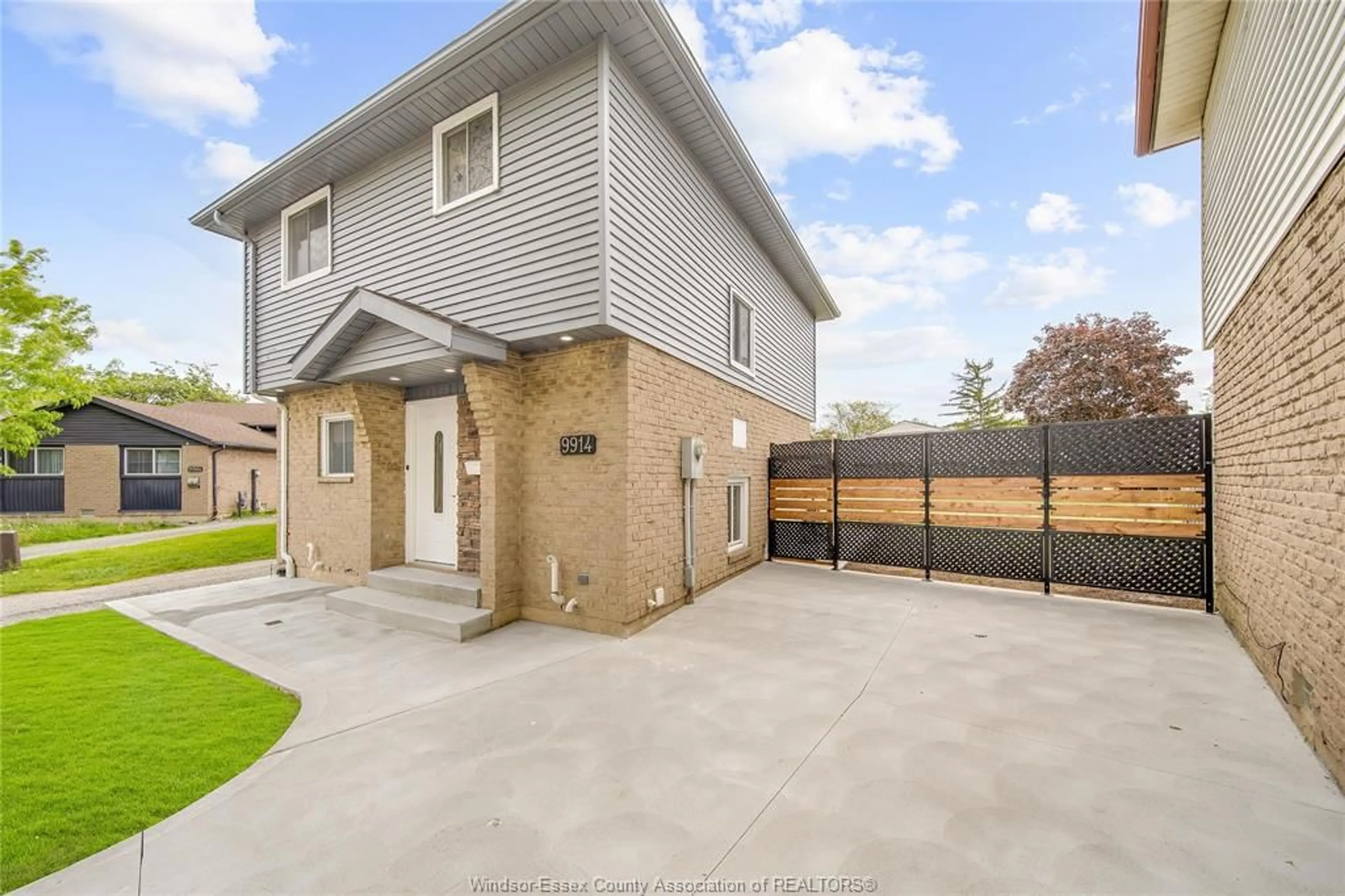 Unknown for 9914 FOREST GLADE Crt, Windsor Ontario N8R 1W7