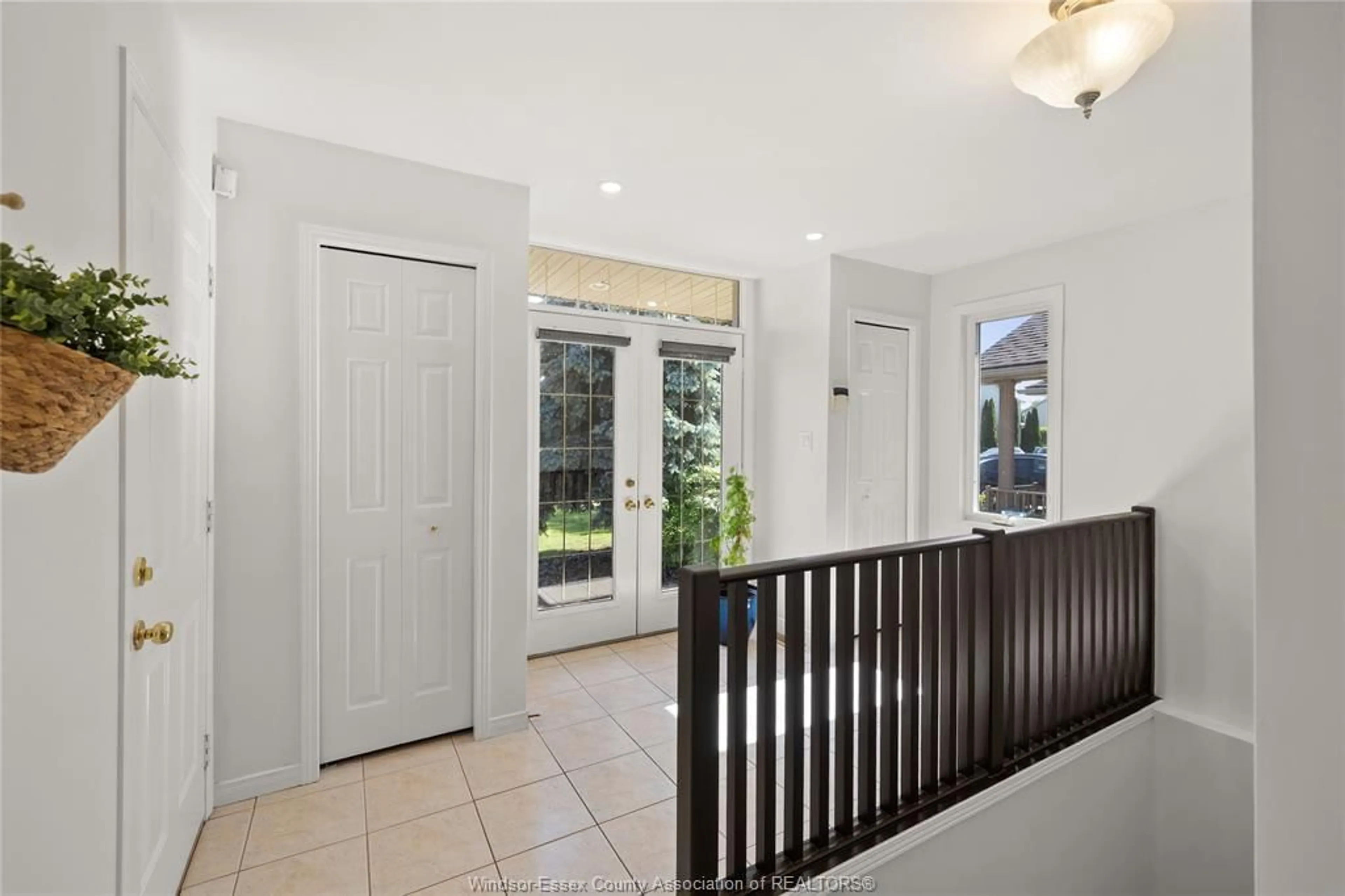 Indoor entryway for 11902 BROUILETTE, Tecumseh Ontario N8N 5H5