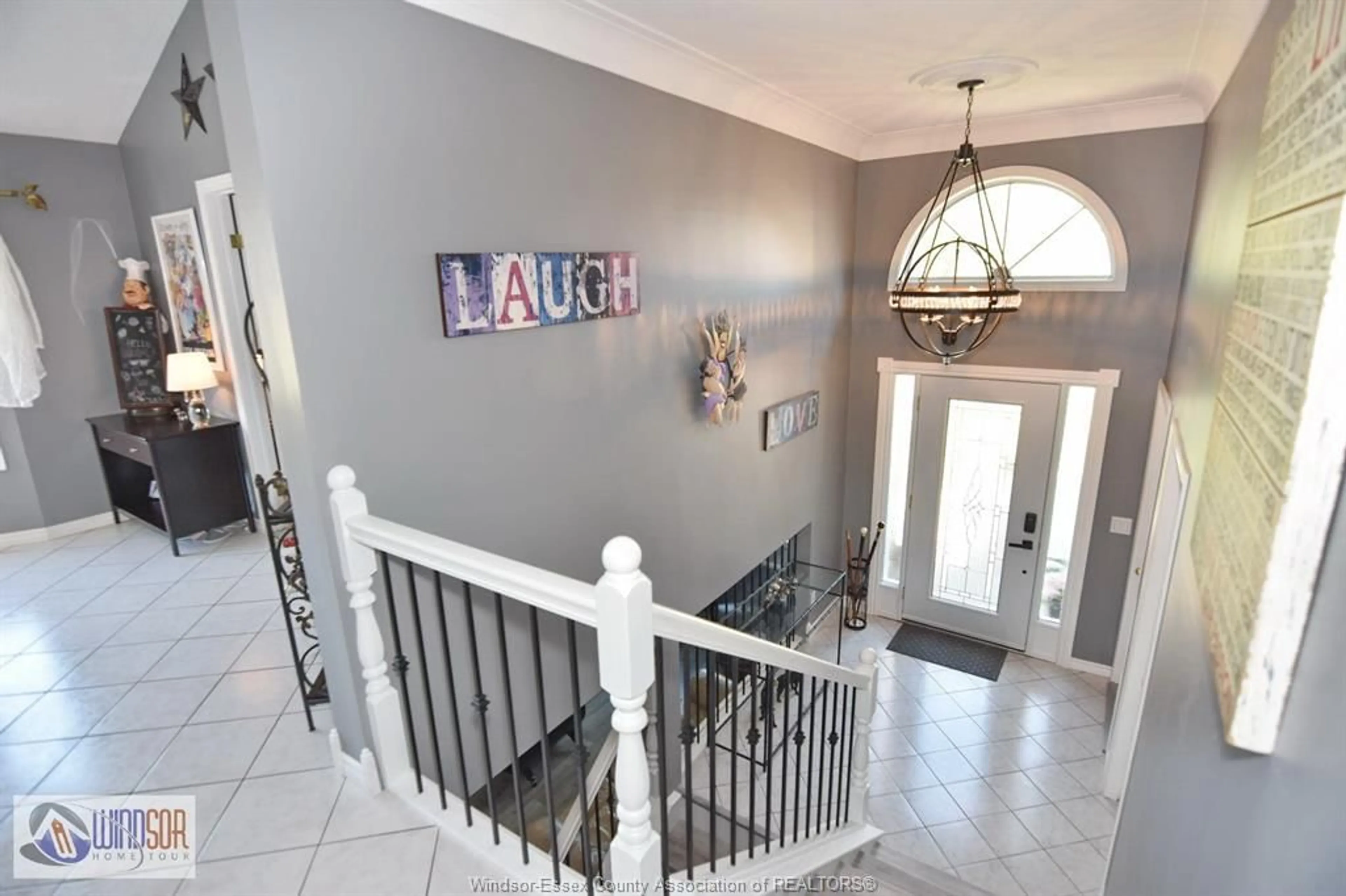 Indoor entryway for 180 TERRA LOU, Lakeshore Ontario N9L 0L9