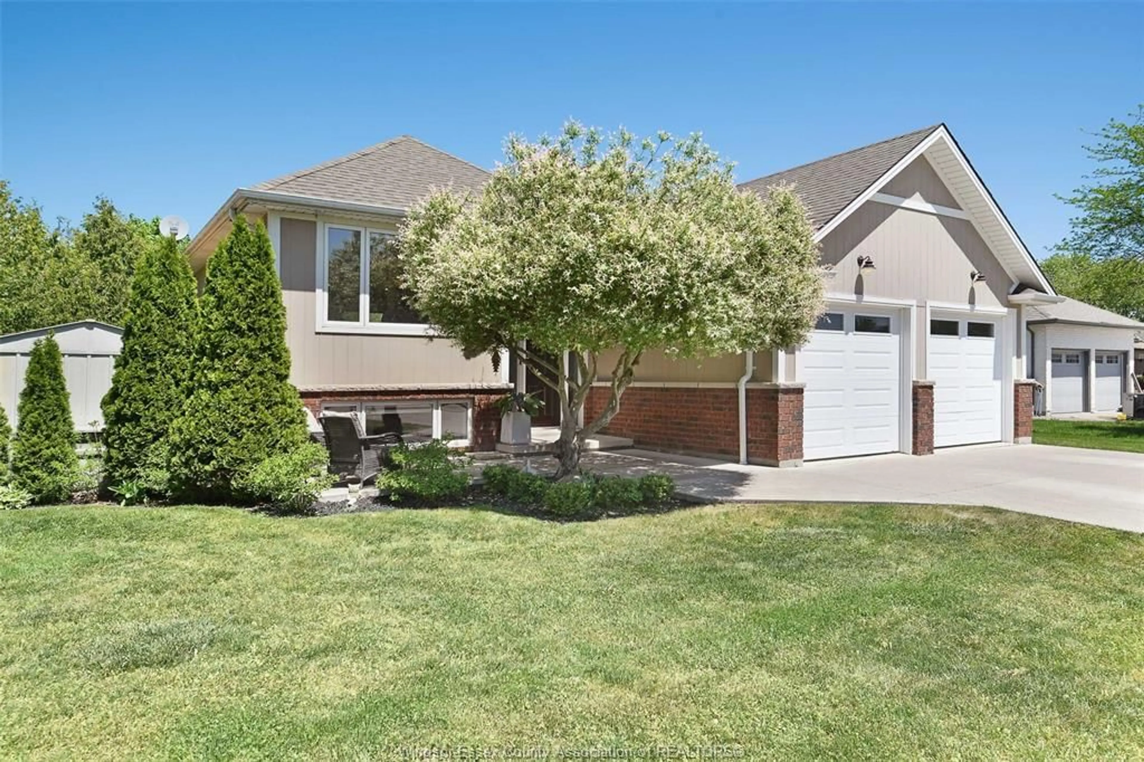 Unknown for 220 KING JAMES Ave, Lakeshore Ontario N0R 1A0