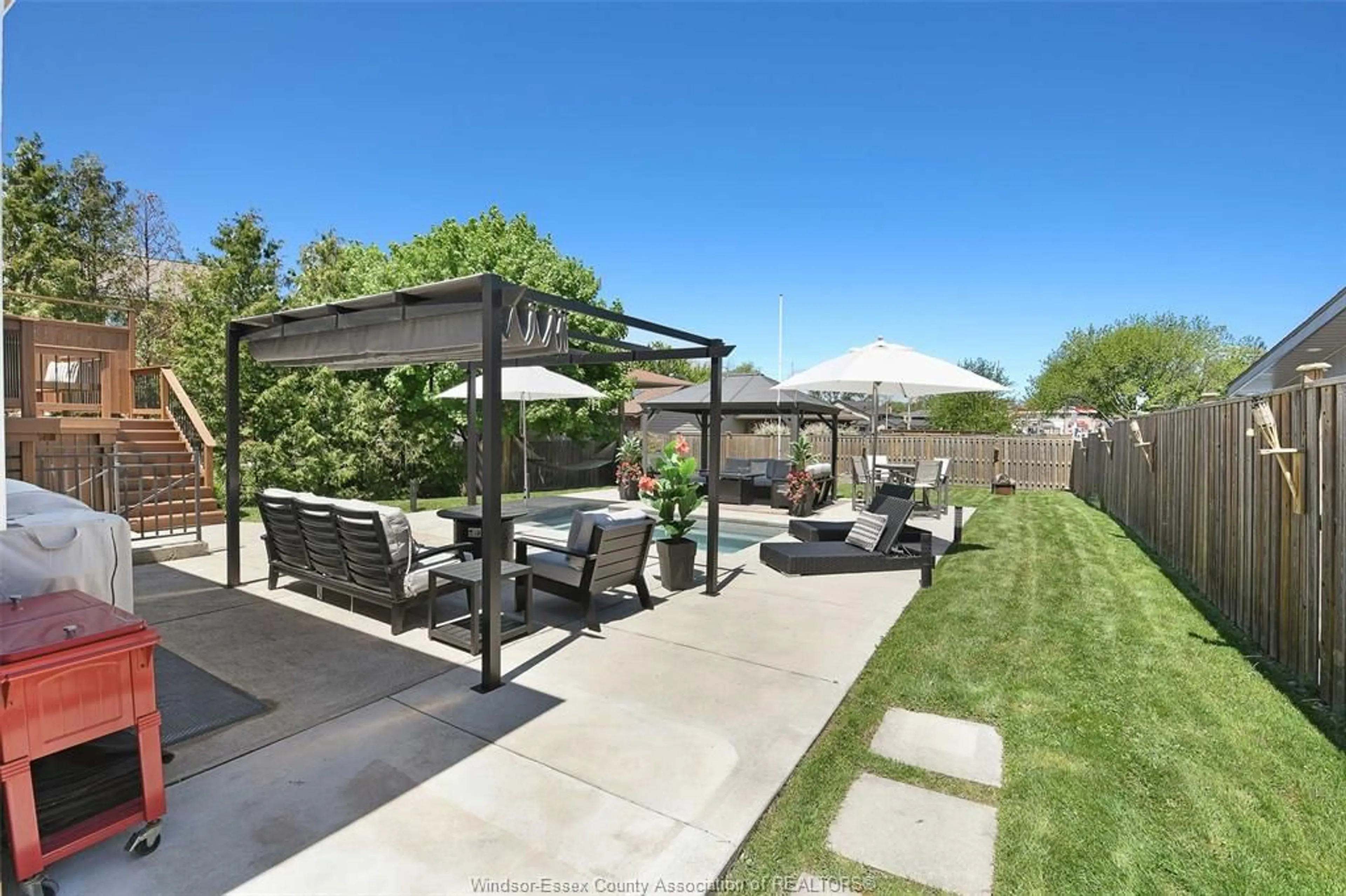 Patio, street for 220 KING JAMES Ave, Lakeshore Ontario N0R 1A0
