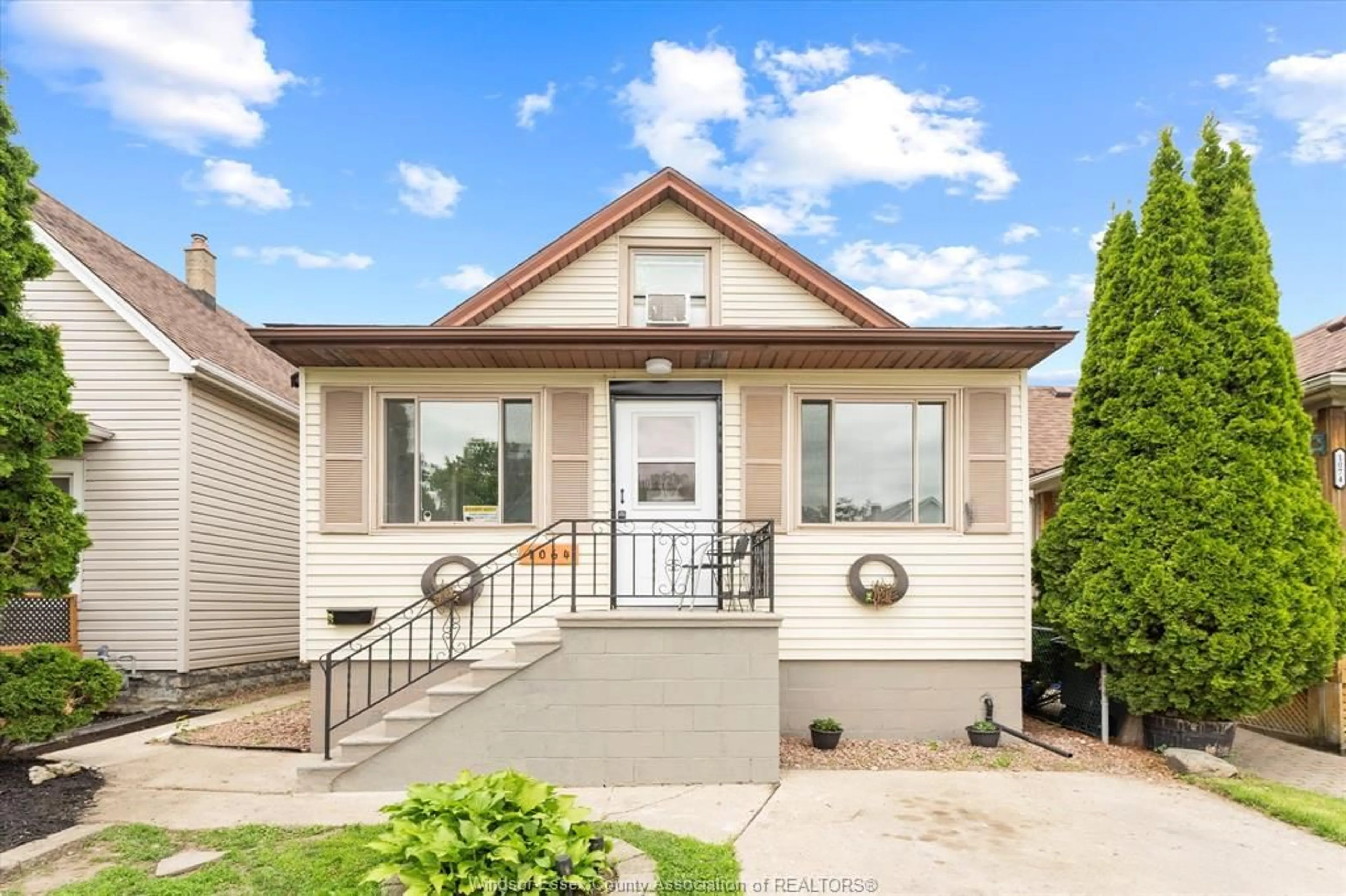 Unknown for 1064 TUSCARORA, Windsor Ontario N9A 3N3