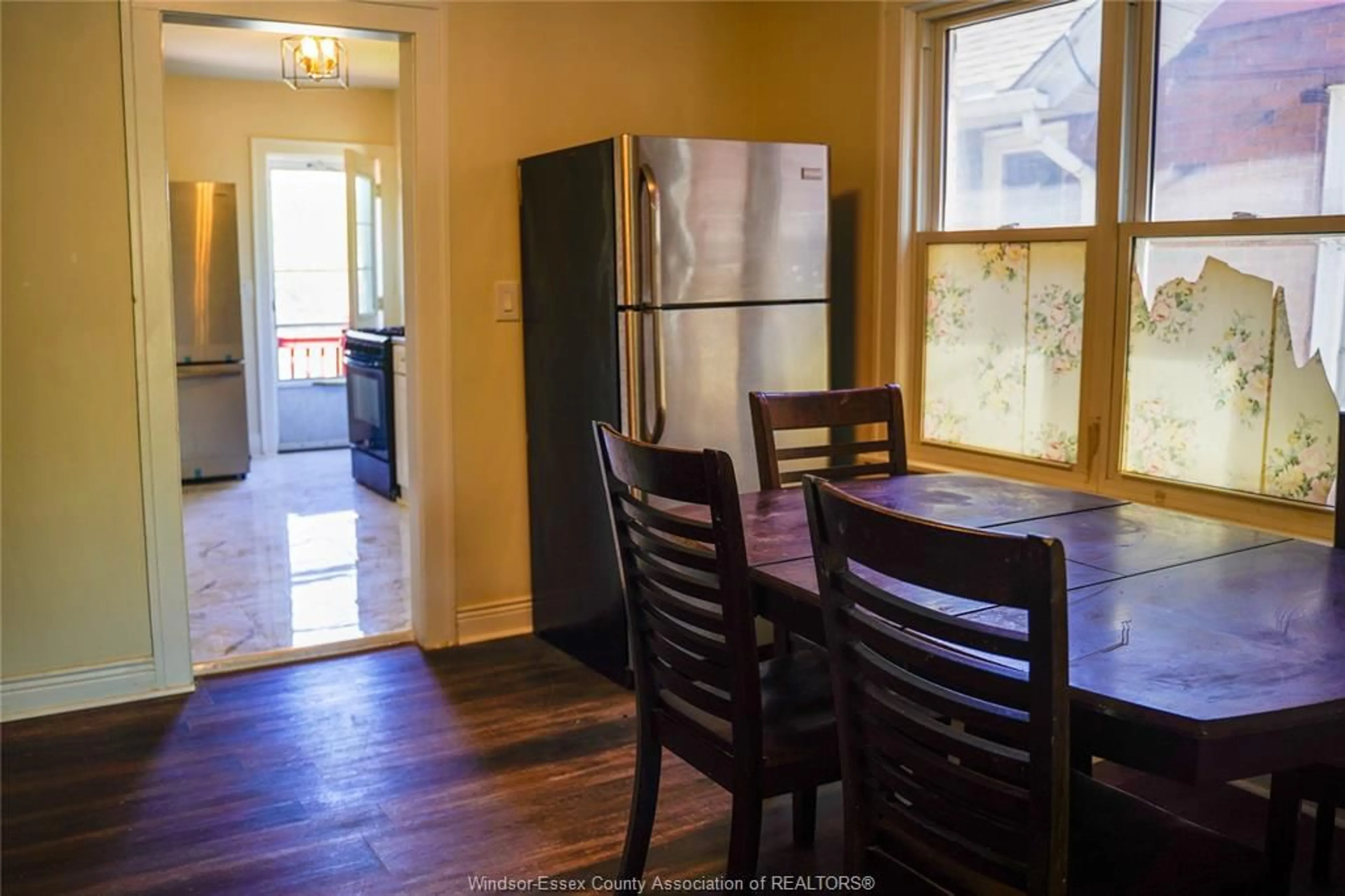 Dining room, wood/laminate floor for 1070 Campbell Ave, Windsor Ontario N9B 2J3