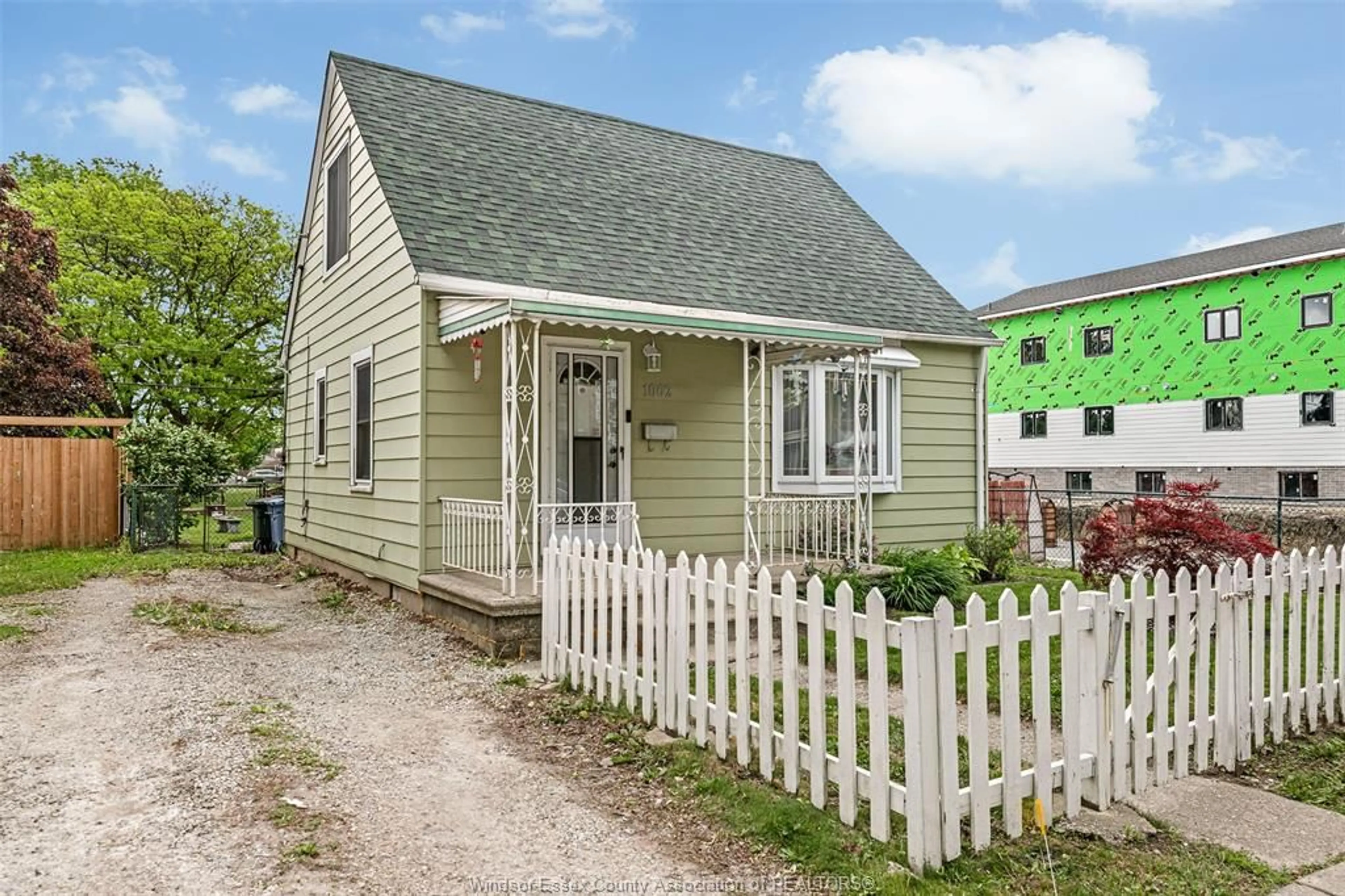 Home with vinyl exterior material, street for 1062 CALIFORNIA Ave, Windsor Ontario N9B 2Z7