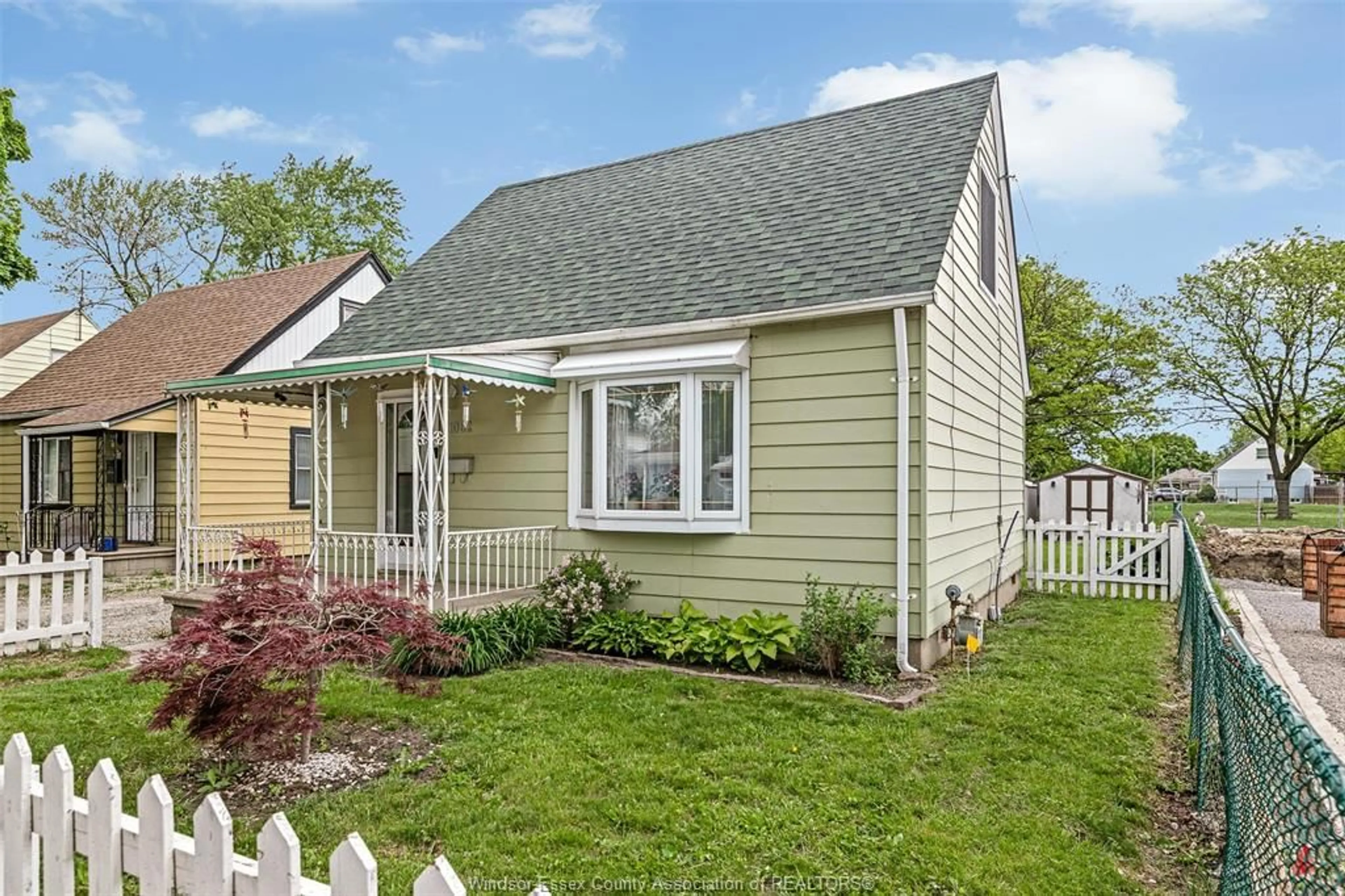 Home with vinyl exterior material, street for 1062 CALIFORNIA Ave, Windsor Ontario N9B 2Z7