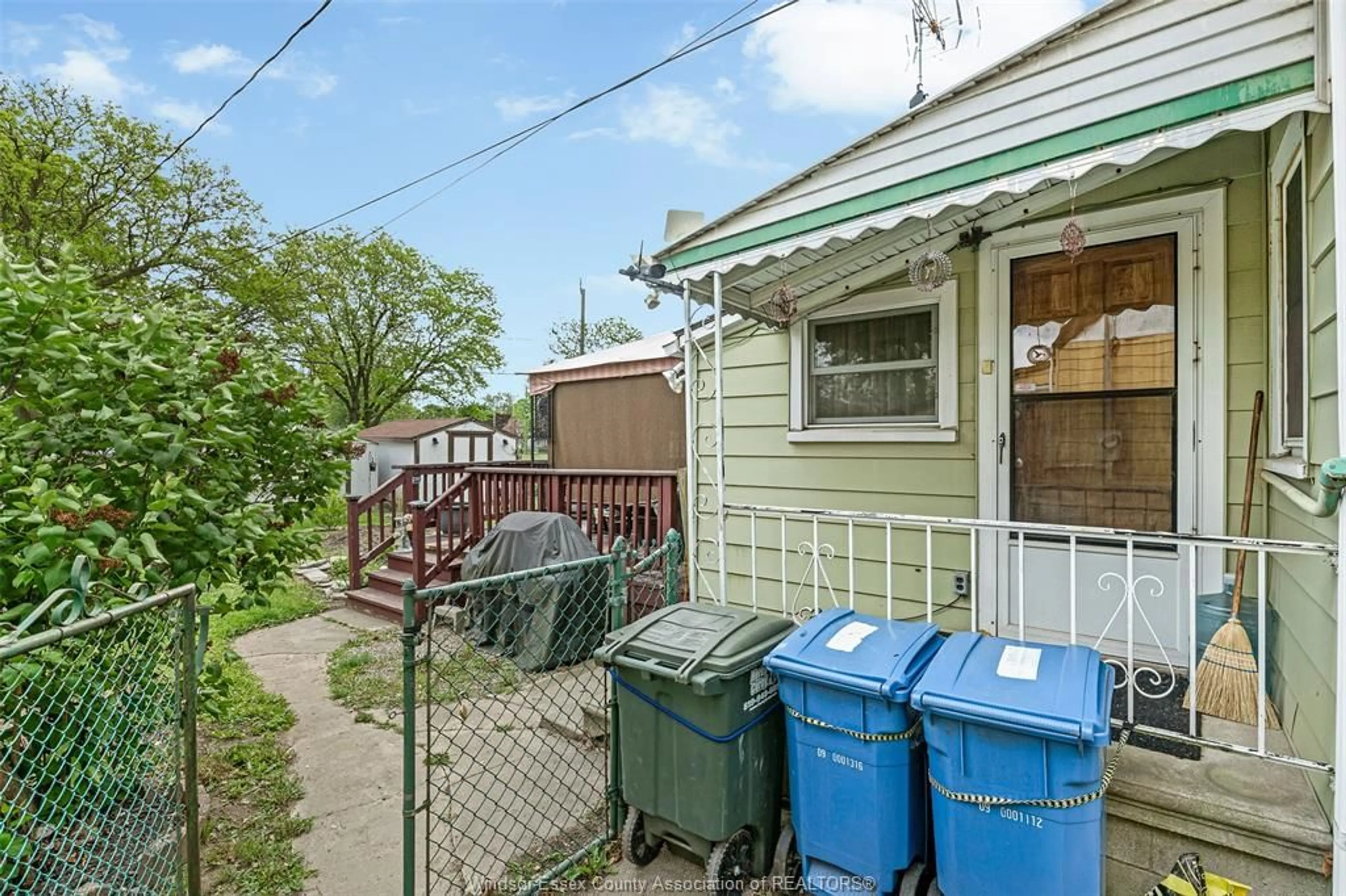 Patio, street for 1062 CALIFORNIA Ave, Windsor Ontario N9B 2Z7