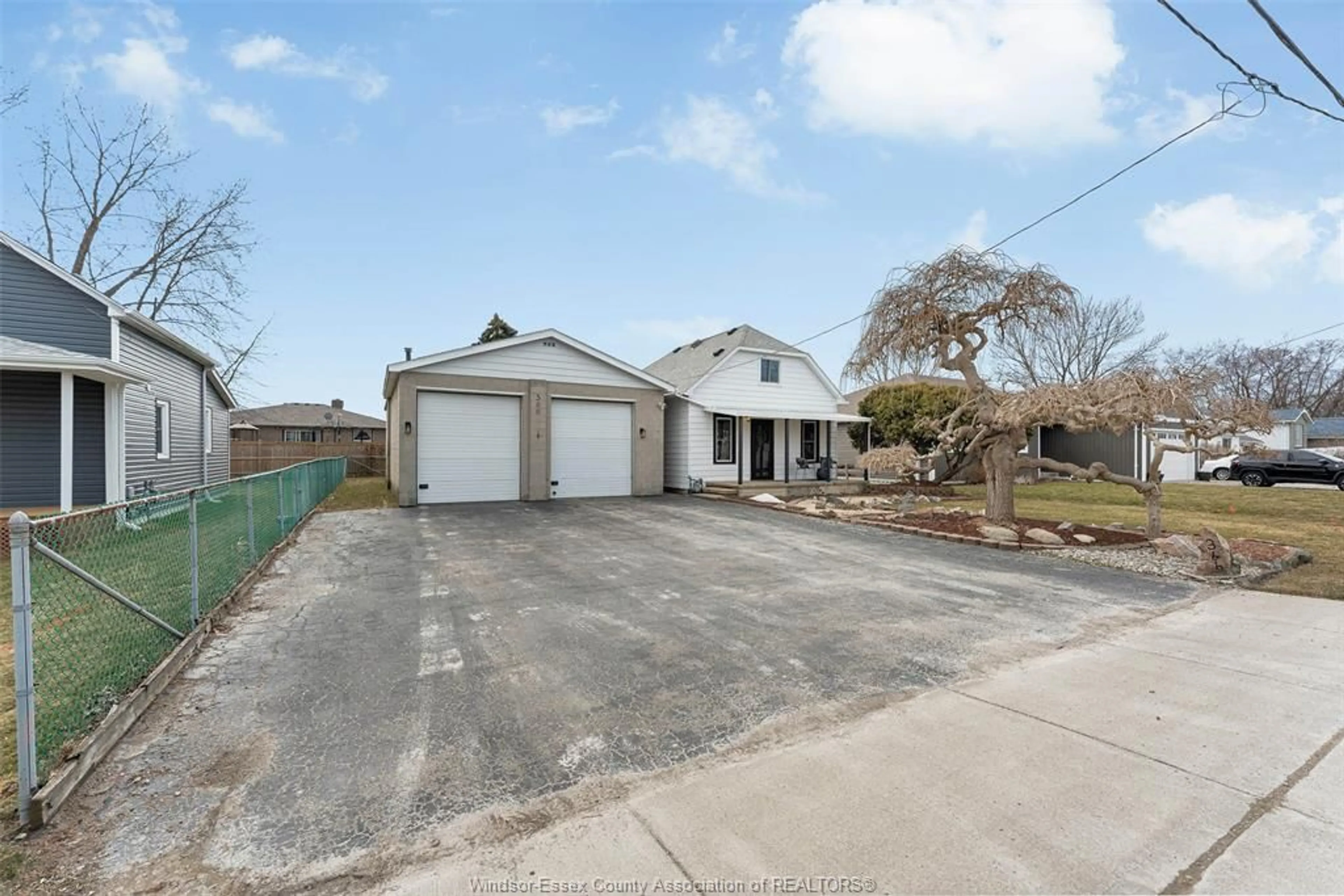 A pic from outside/outdoor area/front of a property/back of a property/a pic from drone, street for 366 ST. CHARLES, Belle River Ontario N0R 1A0
