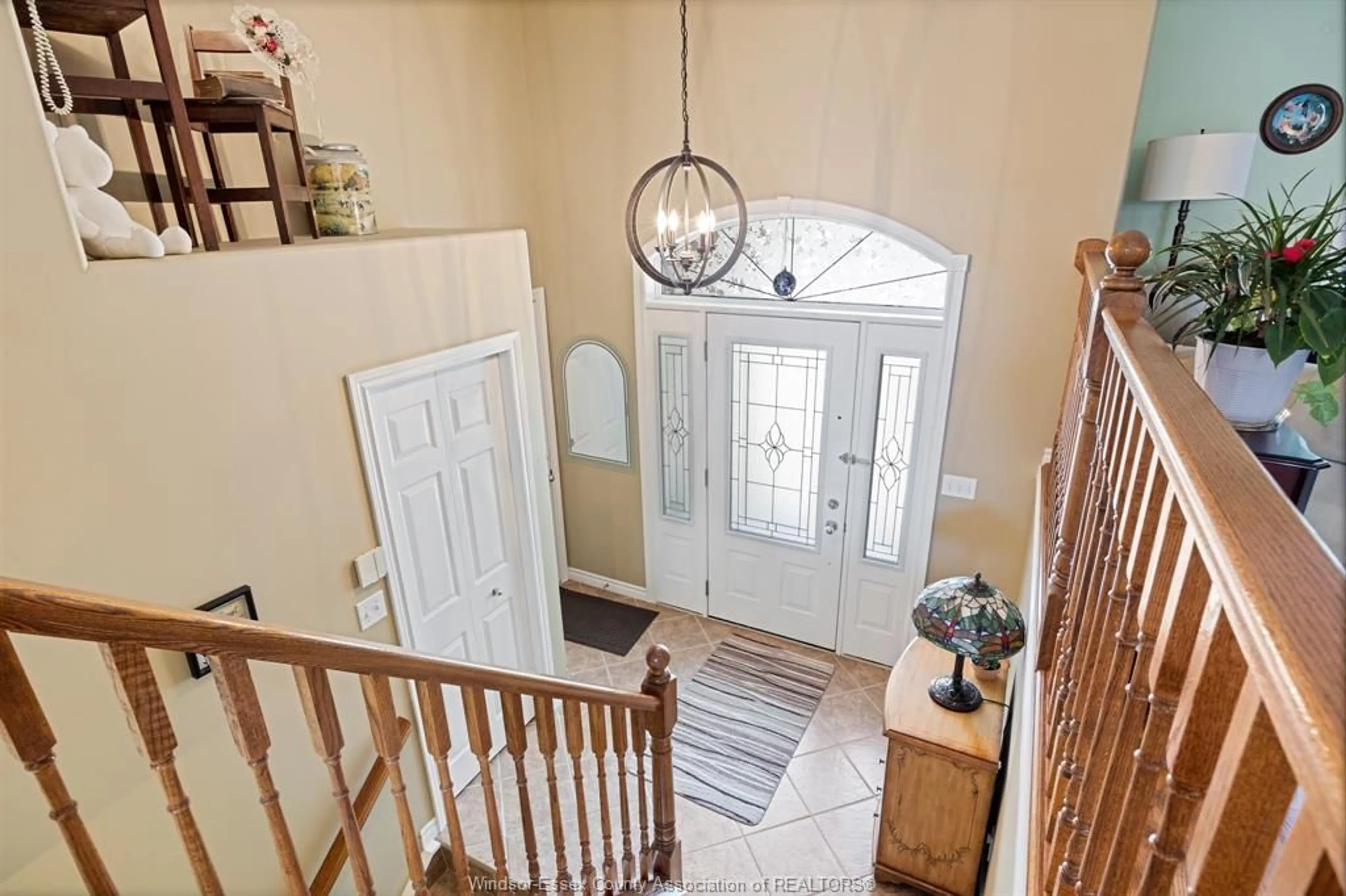 Indoor entryway for 1366 VENETIAN, Windsor Ontario N8P 1R4