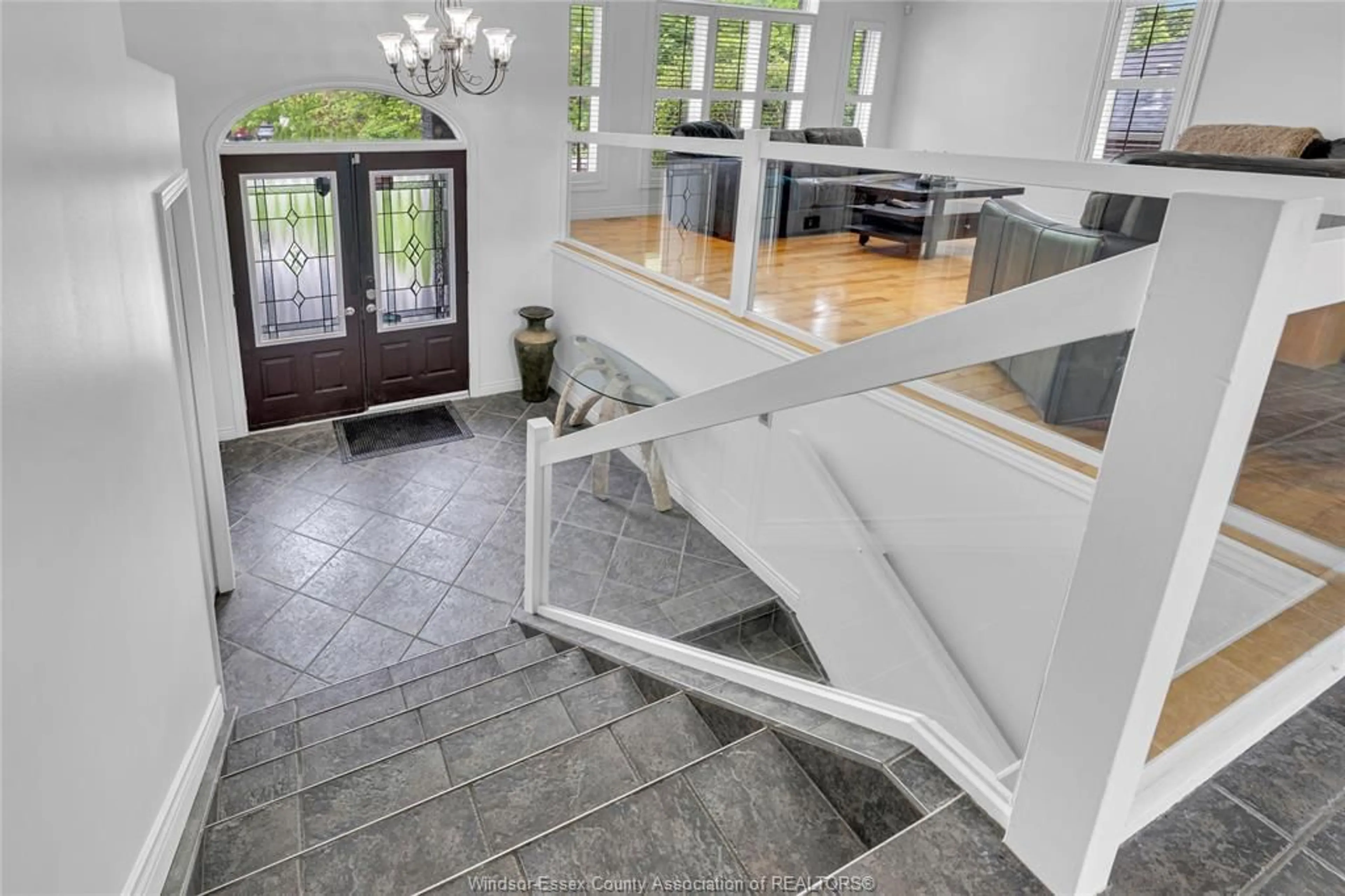Indoor foyer for 386 EAST PUCE Rd, Lakeshore Ontario N0R 1A0