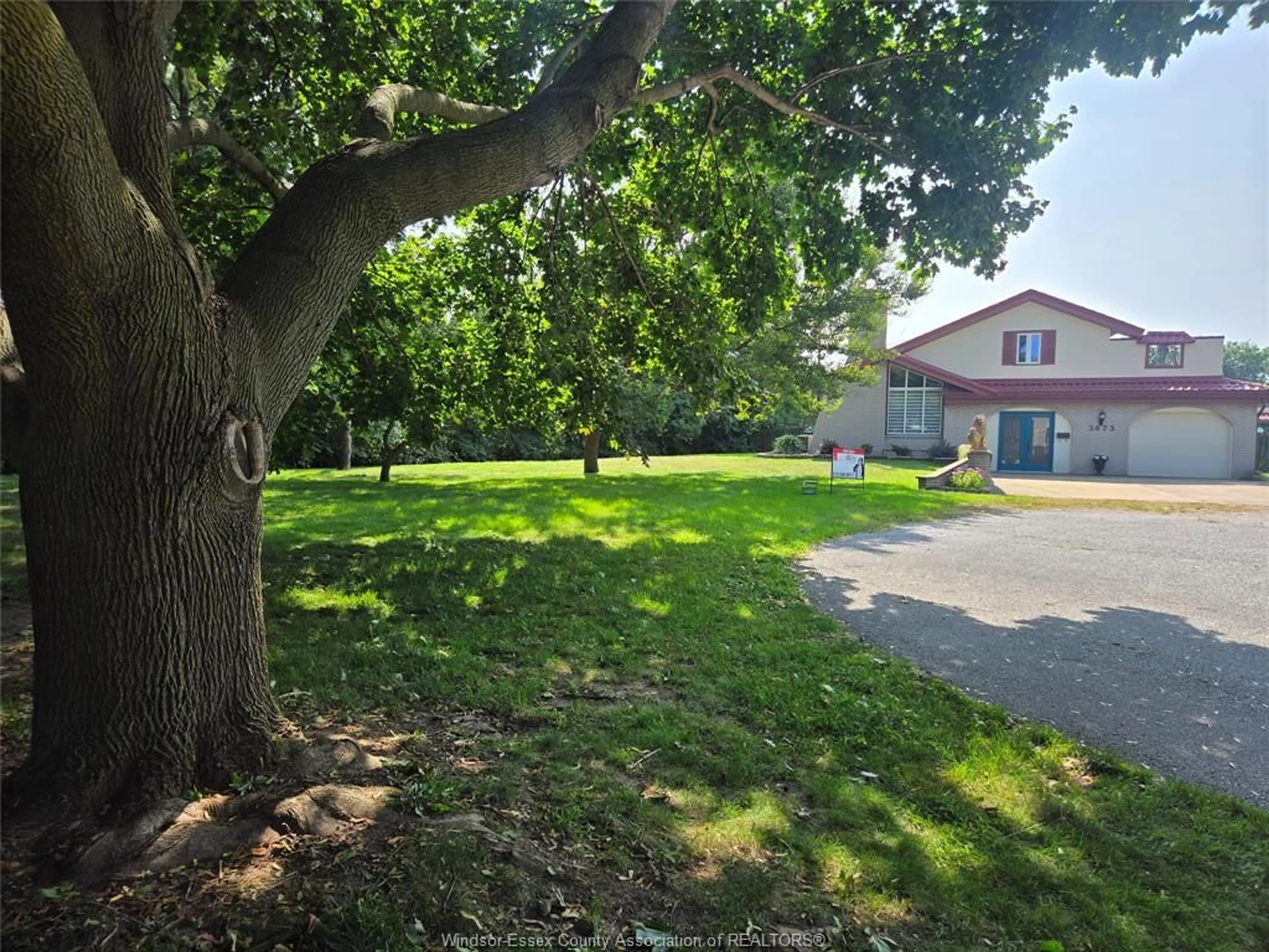 A pic from outside/outdoor area/front of a property/back of a property/a pic from drone, street for 2073 CARDINAL Lane, Kingsville Ontario N9Y 2X3