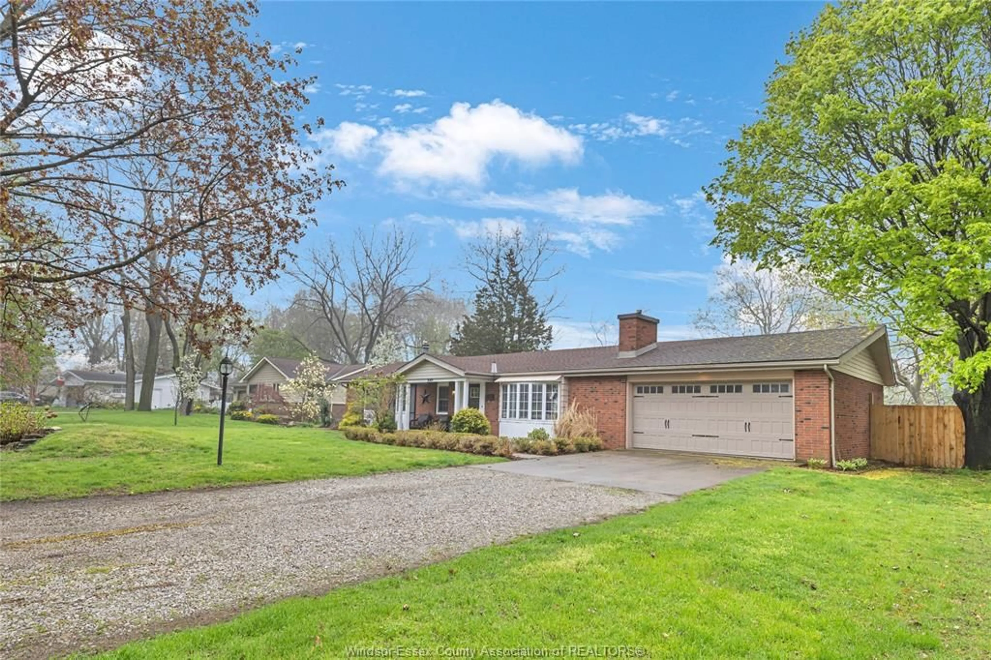 A pic from outside/outdoor area/front of a property/back of a property/a pic from drone, street for 3049 ROWLEY PARK Dr, Kingsville Ontario N9Y 2Y2