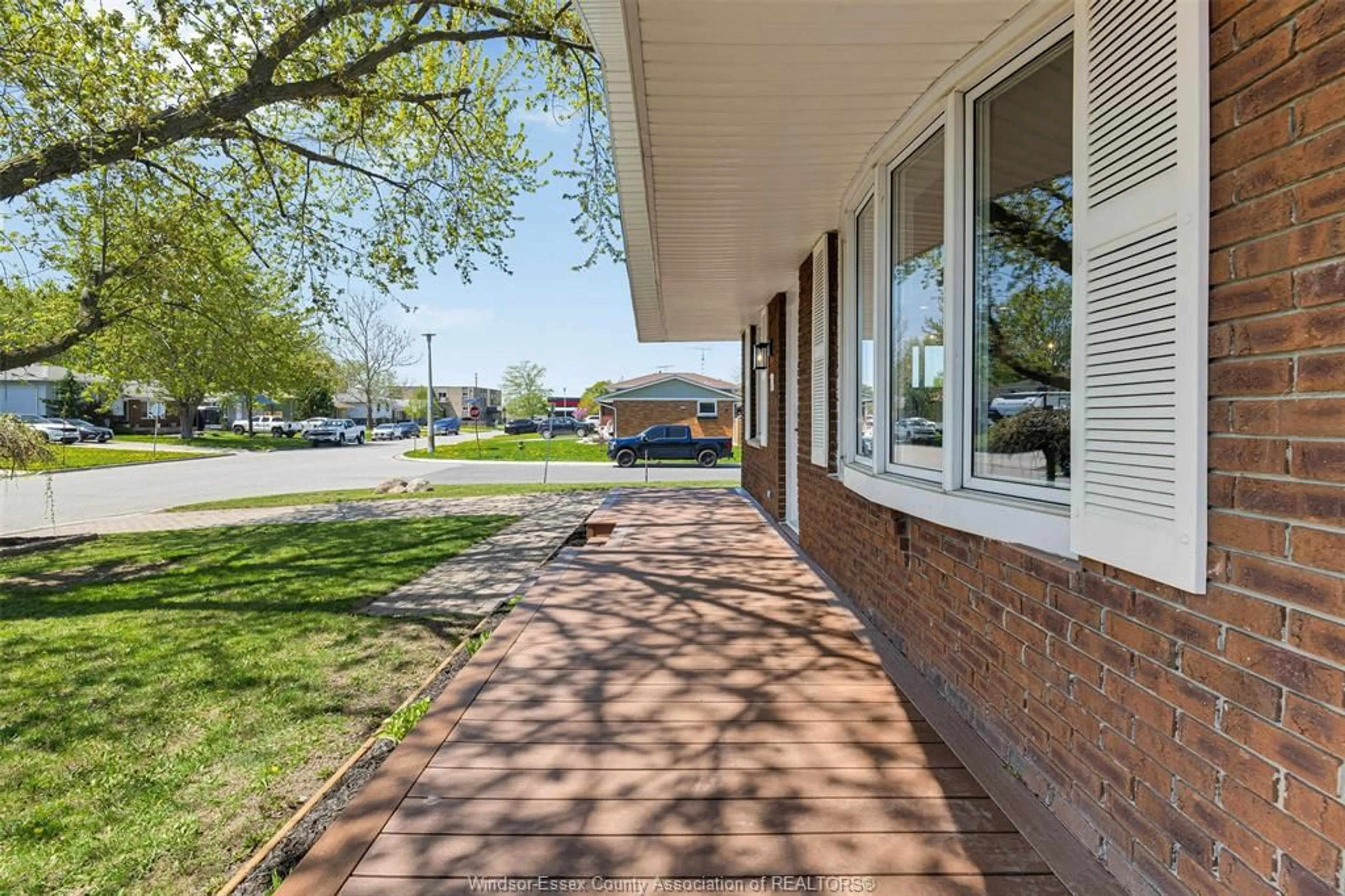 Patio, street for 18 PEARL St, Tilbury Ontario N0P 2L0