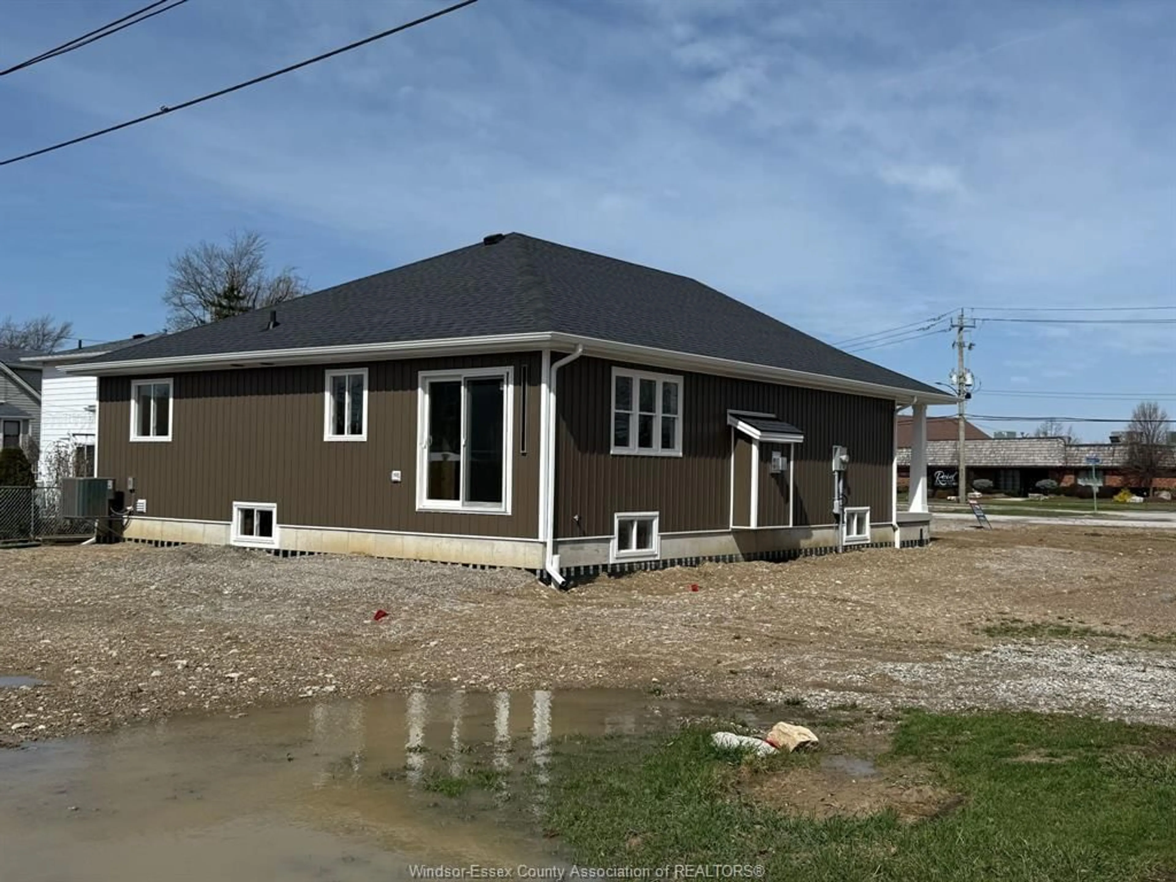 Home with vinyl exterior material, building for 70 MEDORA Ave, Essex Ontario N8M 2X9