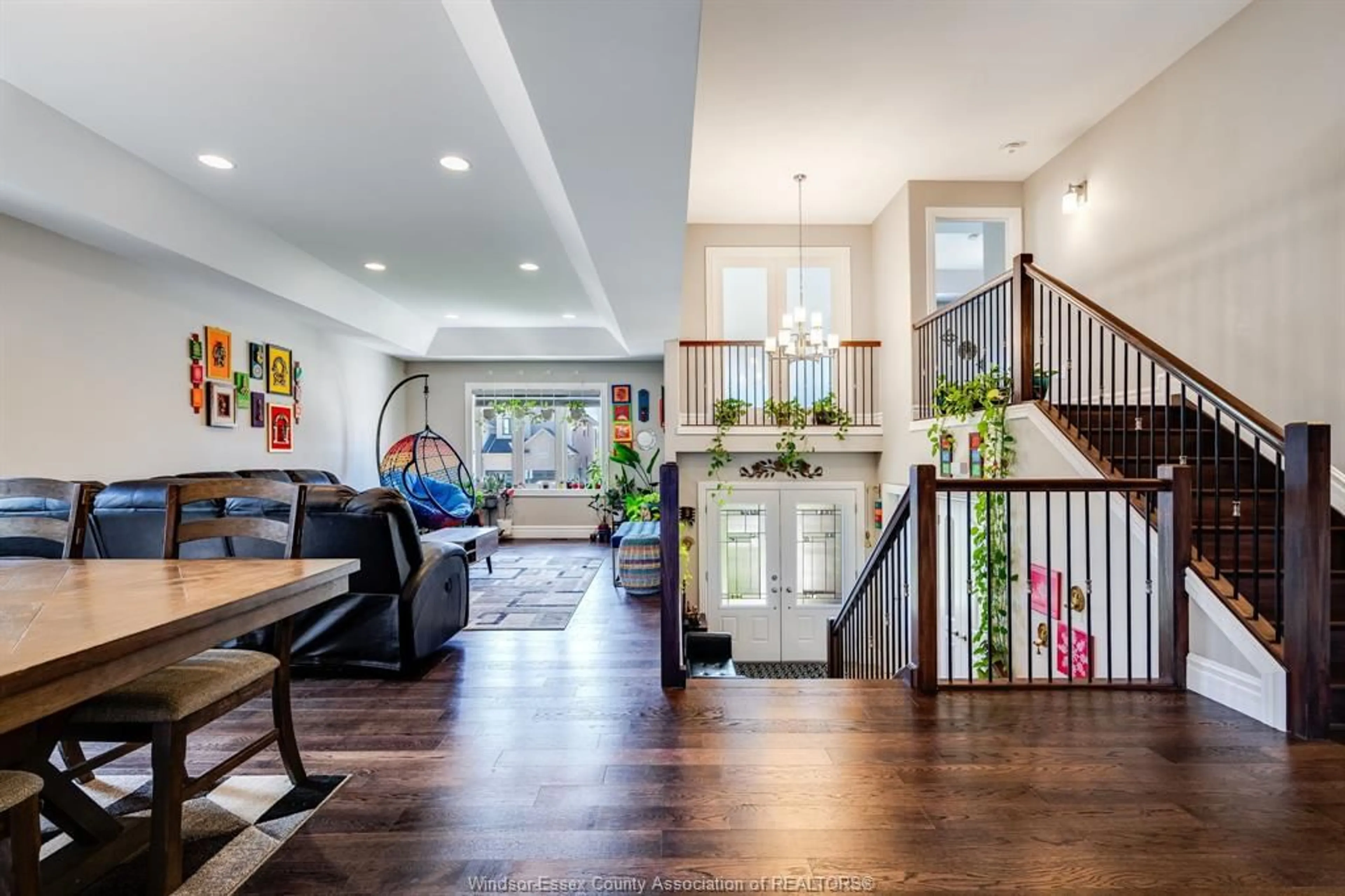 Indoor entryway for 1442 HELSINKI Crt, Windsor Ontario N9G 0B4