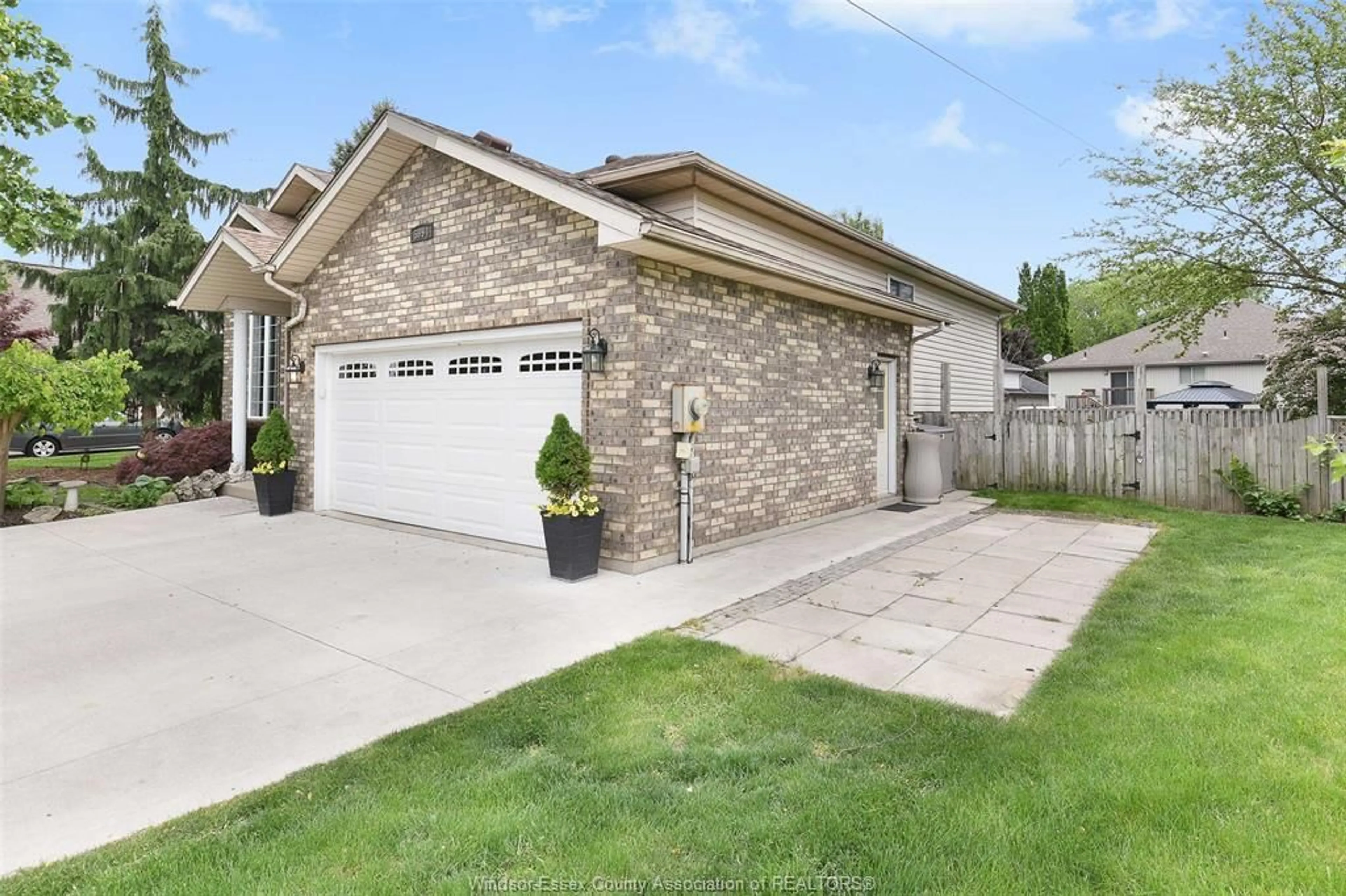 Home with brick exterior material, street for 5994 Matchett, LaSalle Ontario N9J 3W1