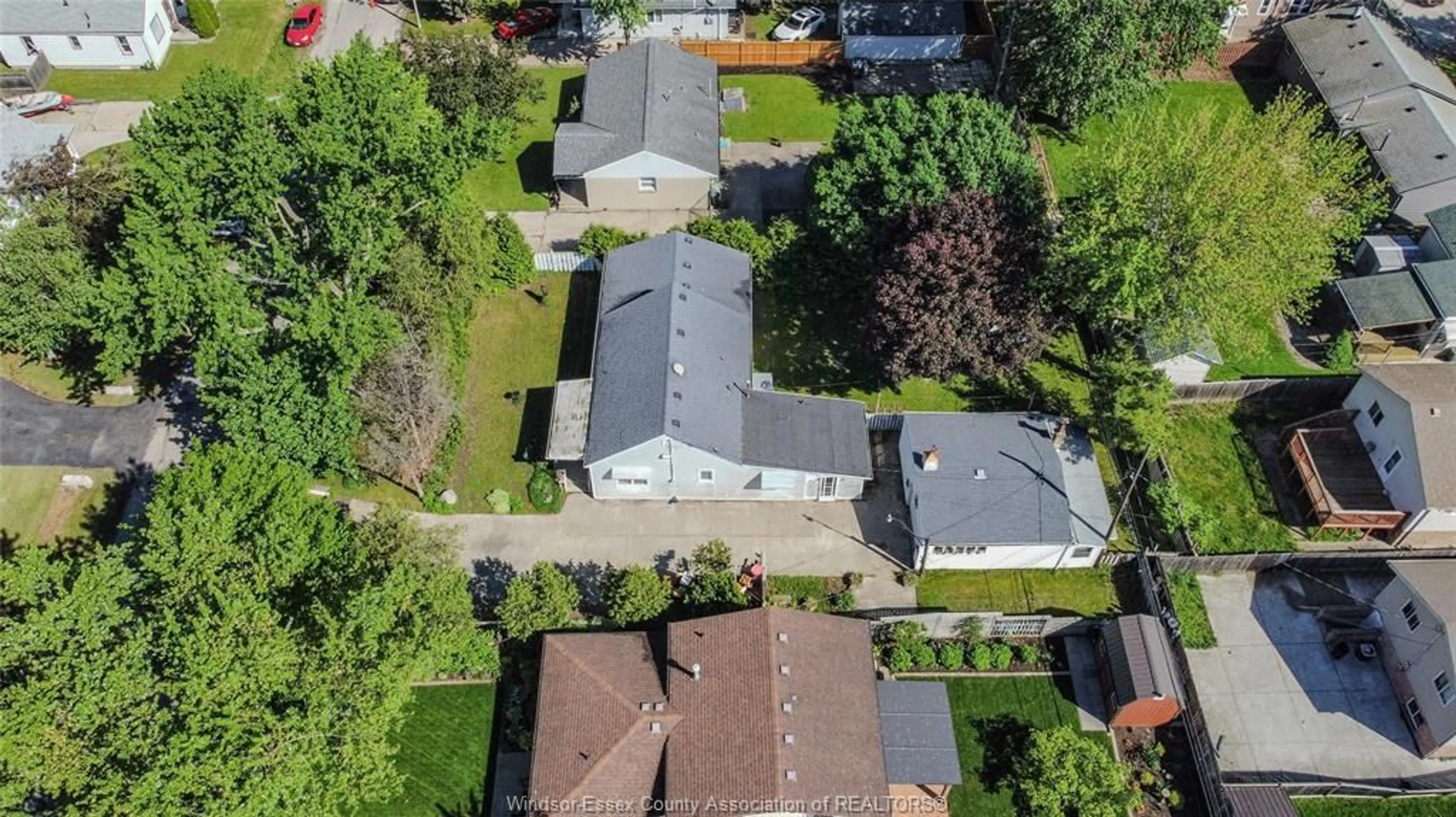 A pic from outside/outdoor area/front of a property/back of a property/a pic from drone, street for 3336 Byng Rd, Windsor Ontario N8W 3H4