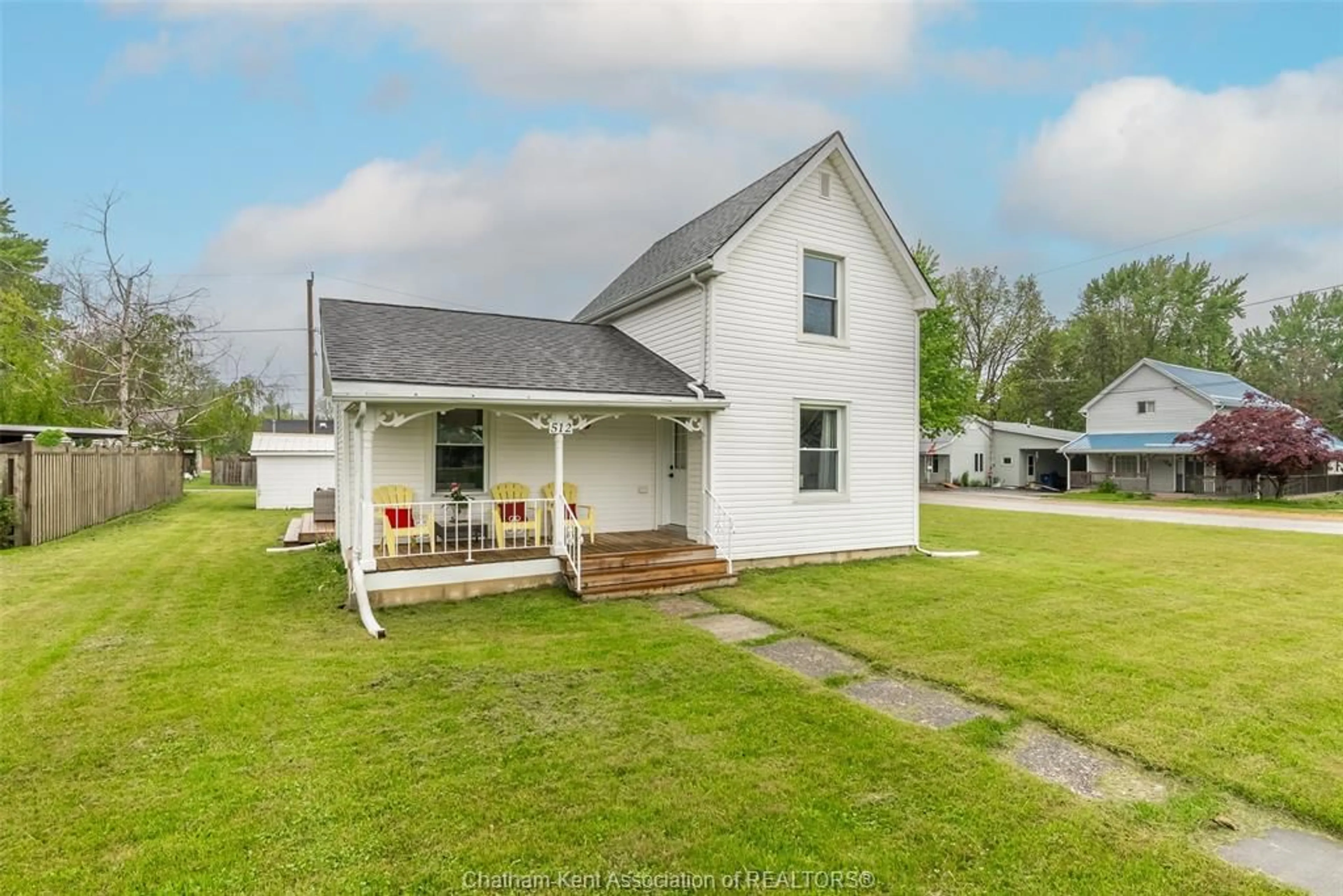 A pic from outside/outdoor area/front of a property/back of a property/a pic from drone, unknown for 512 Cross St, Dresden Ontario N0P 1M0