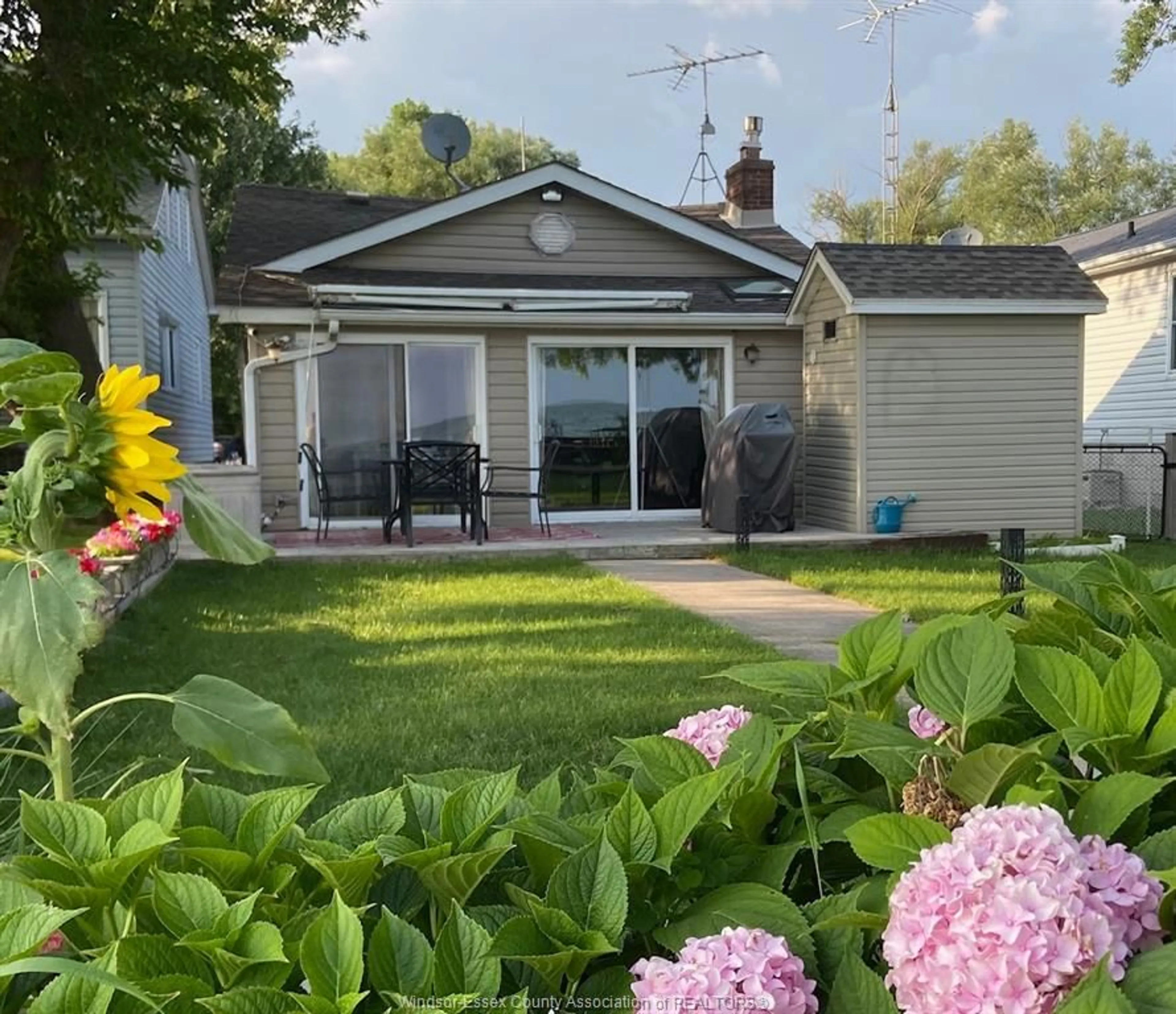 A pic from outside/outdoor area/front of a property/back of a property/a pic from drone, street for 515 LYPPS BEACH Rd, Colchester Ontario N0R 1G0