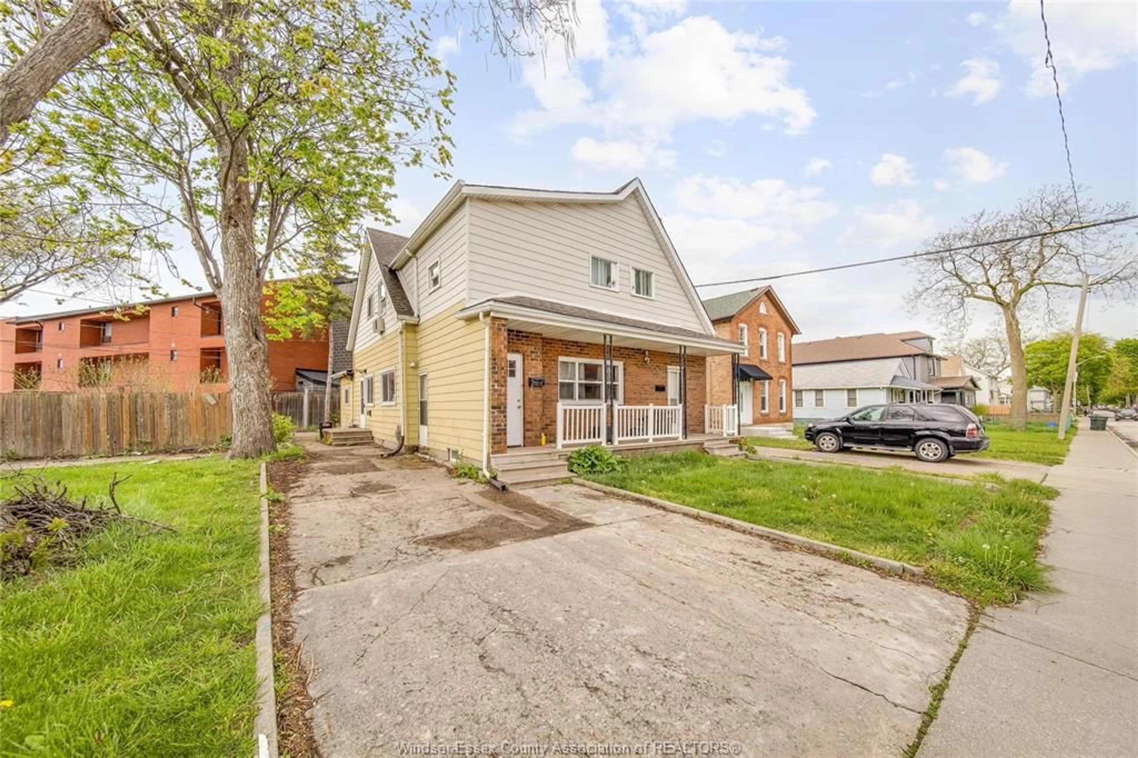 Unknown for 736 UNIVERSITY Ave, Windsor Ontario N9A 2Z7