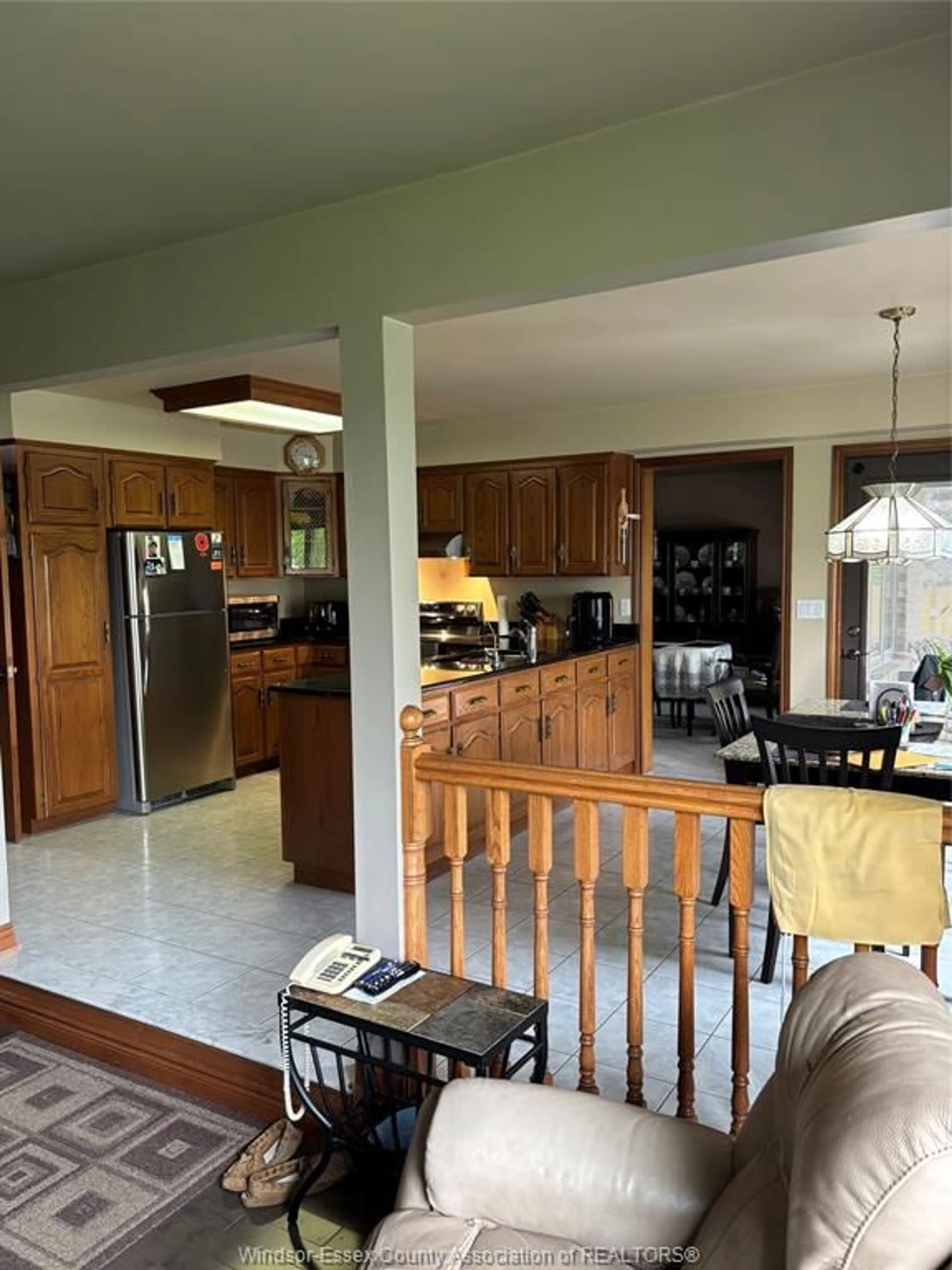 Open concept kitchen, ceramic/tile floor for 589 DRESDEN Pl, Tecumseh Ontario N8N 4B5