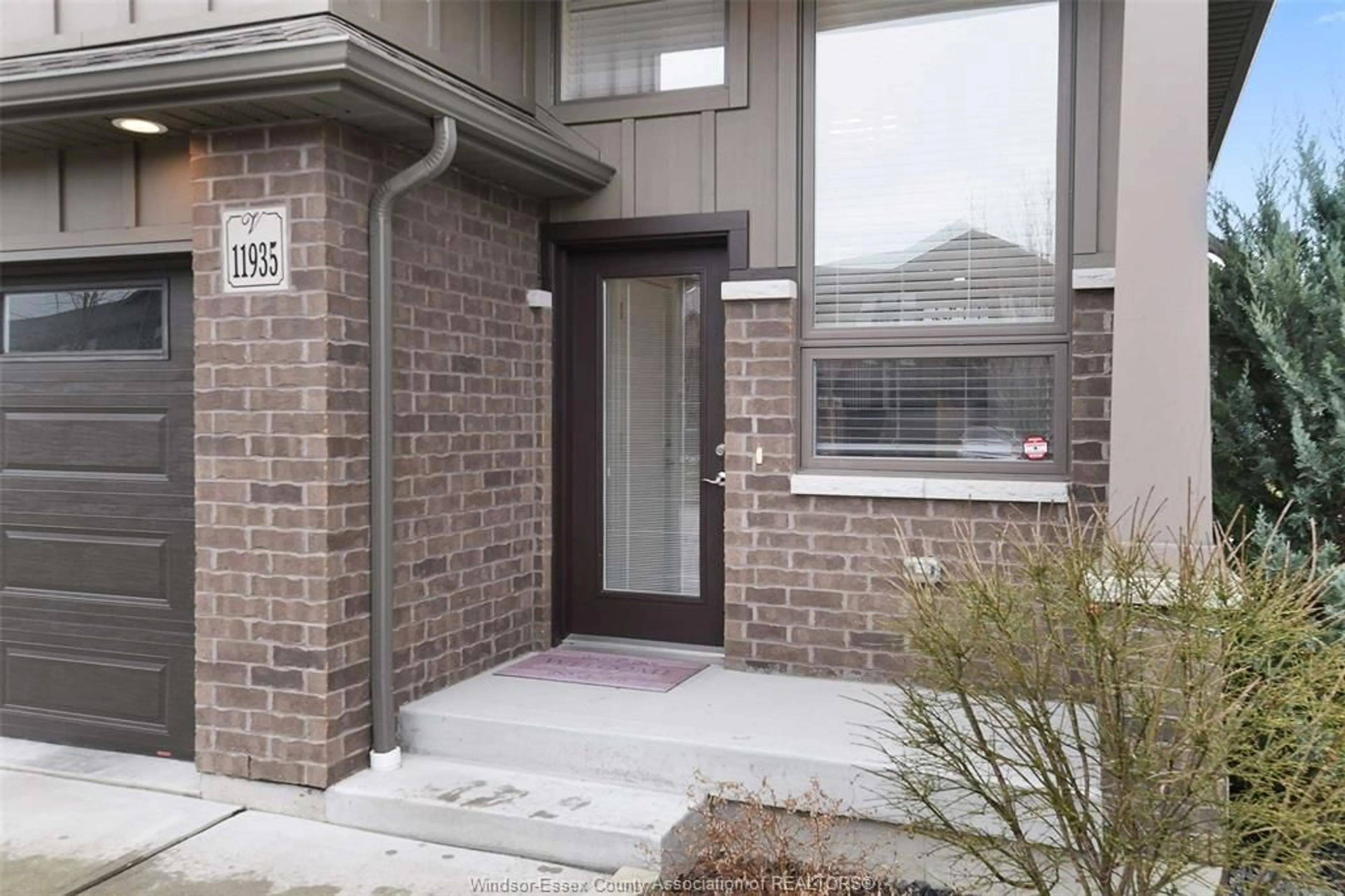 Unknown for 11935 MAITLAND Ave, Windsor Ontario N8P 0B9