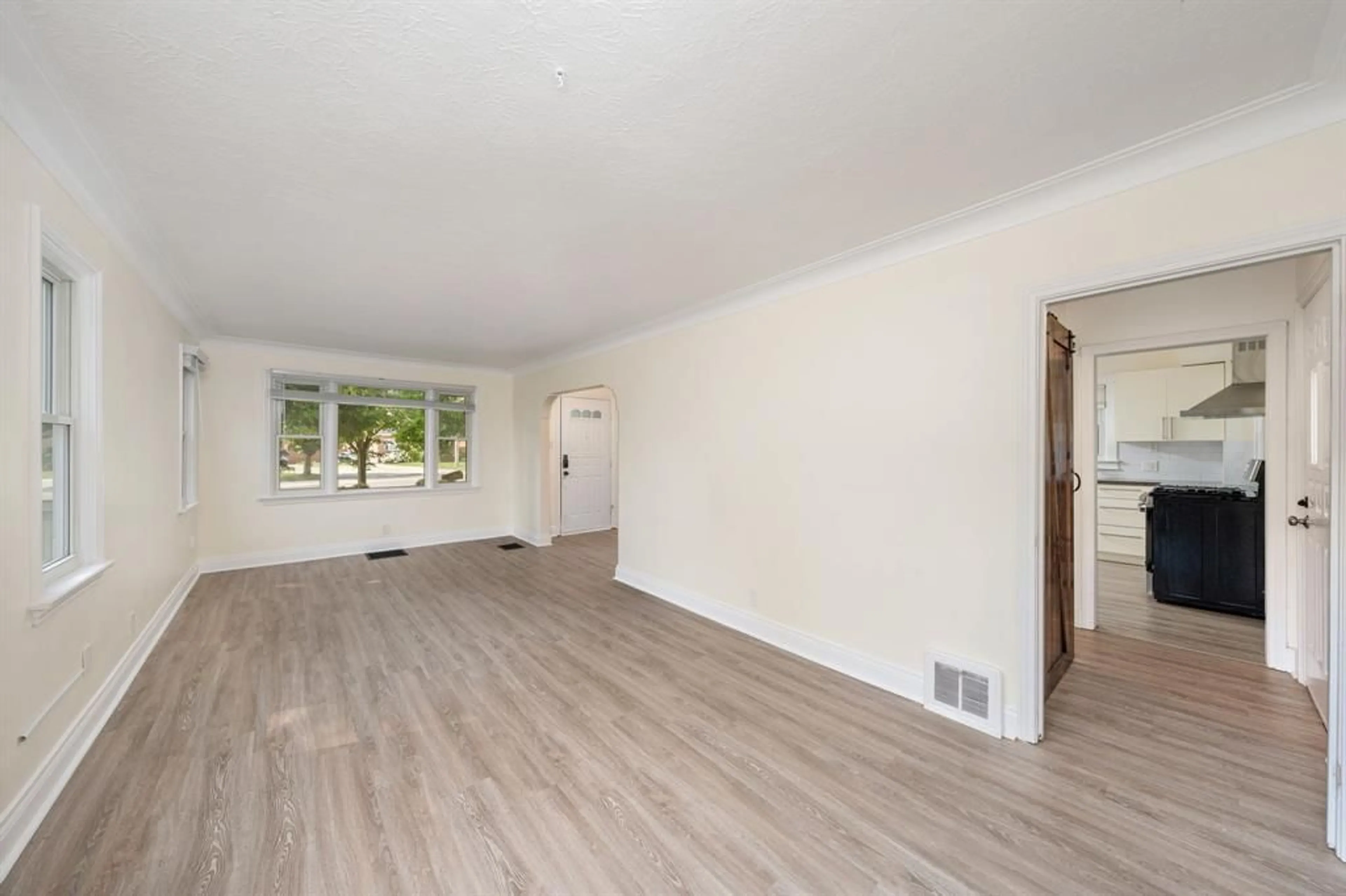 A pic of a room for 626 CATHCART Blvd, Sarnia Ontario N7V 2N4