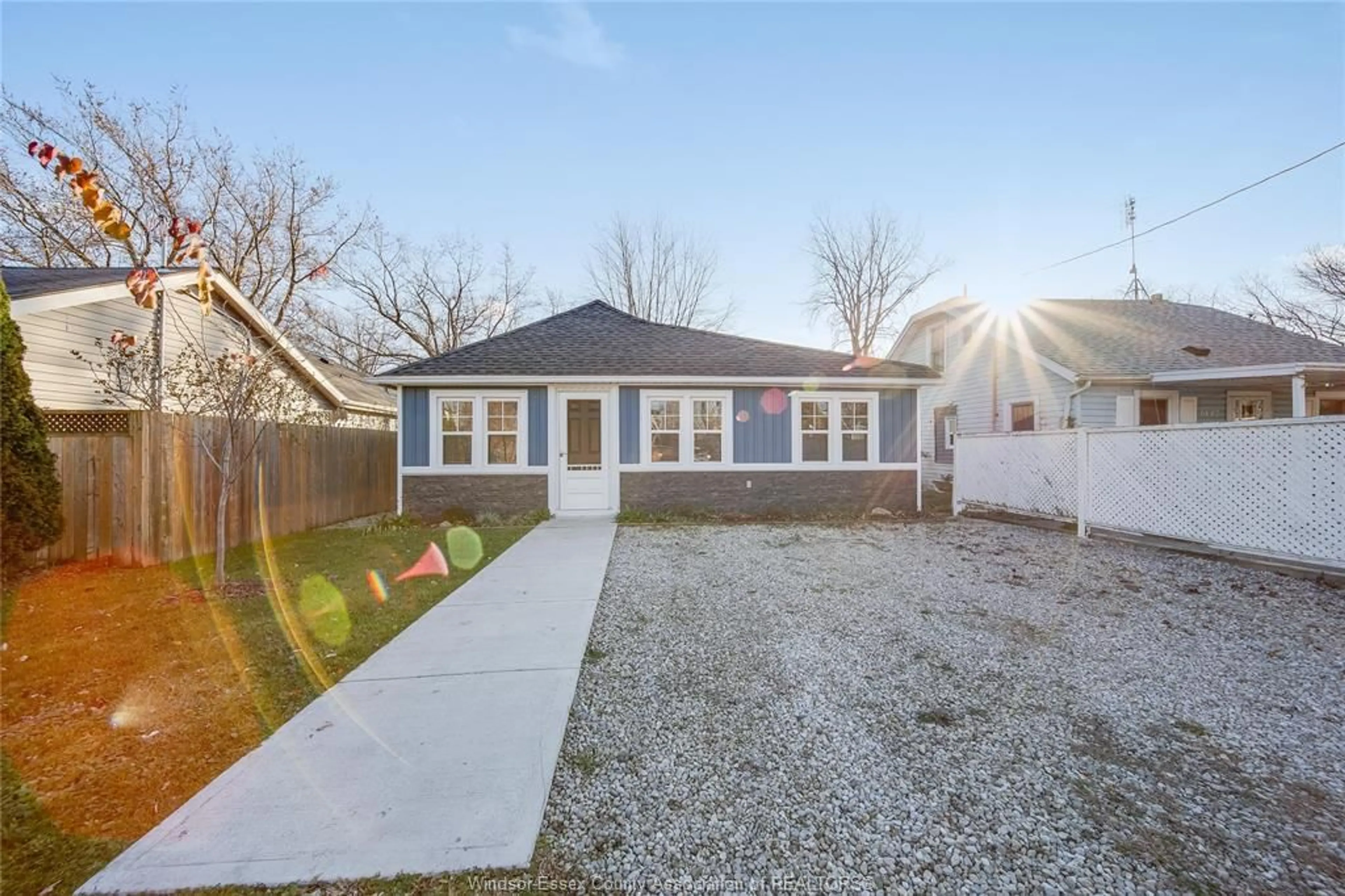 Unknown for 1045 SYCAMORE Ave, Kingsville Ontario N9Y 3V3