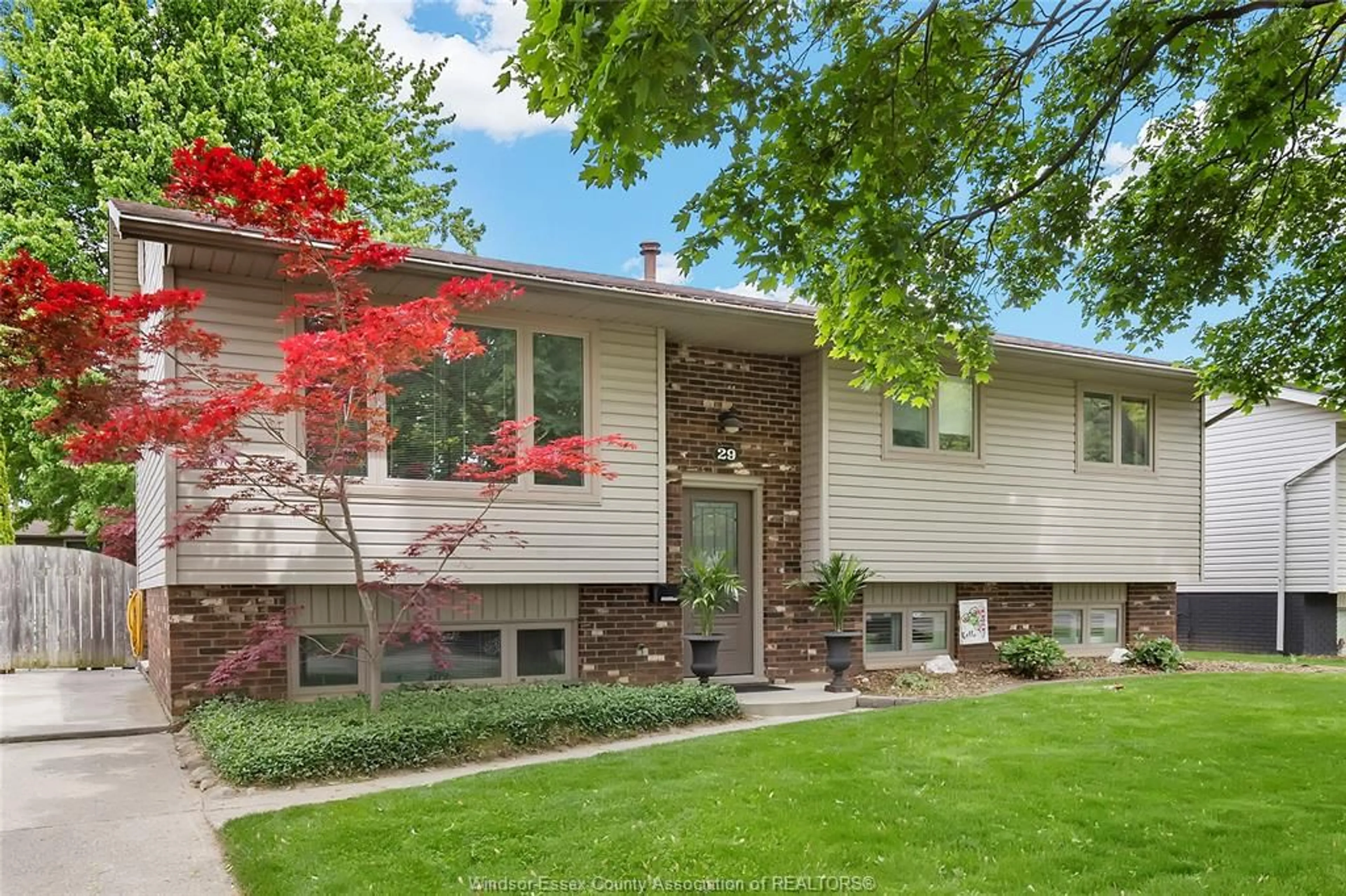 Home with vinyl exterior material, street for 29 BALMORAL Rd, Chatham Ontario N7L 4P7
