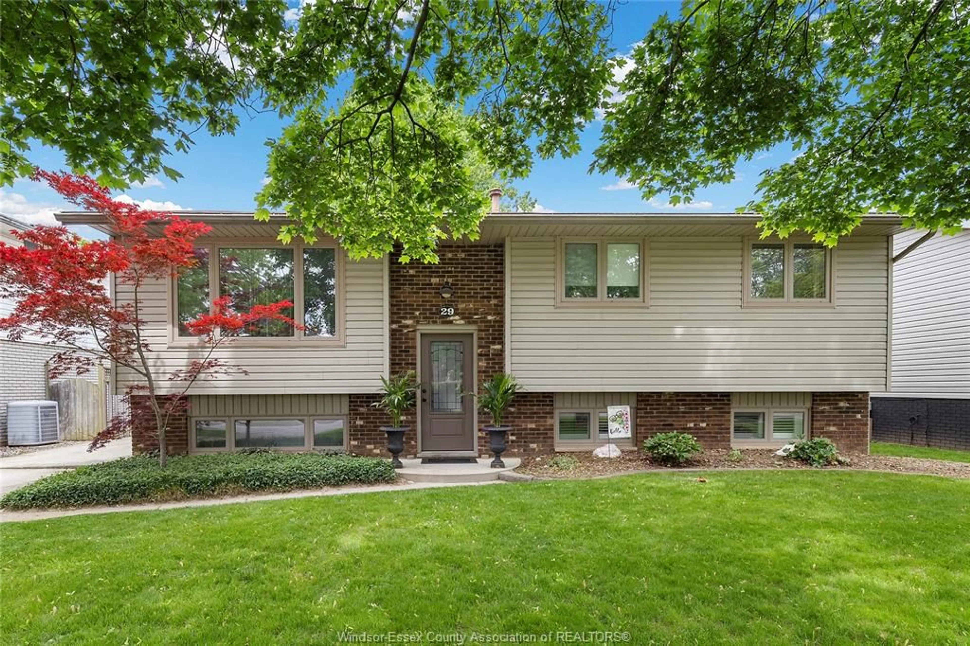 Home with vinyl exterior material, street for 29 BALMORAL Rd, Chatham Ontario N7L 4P7