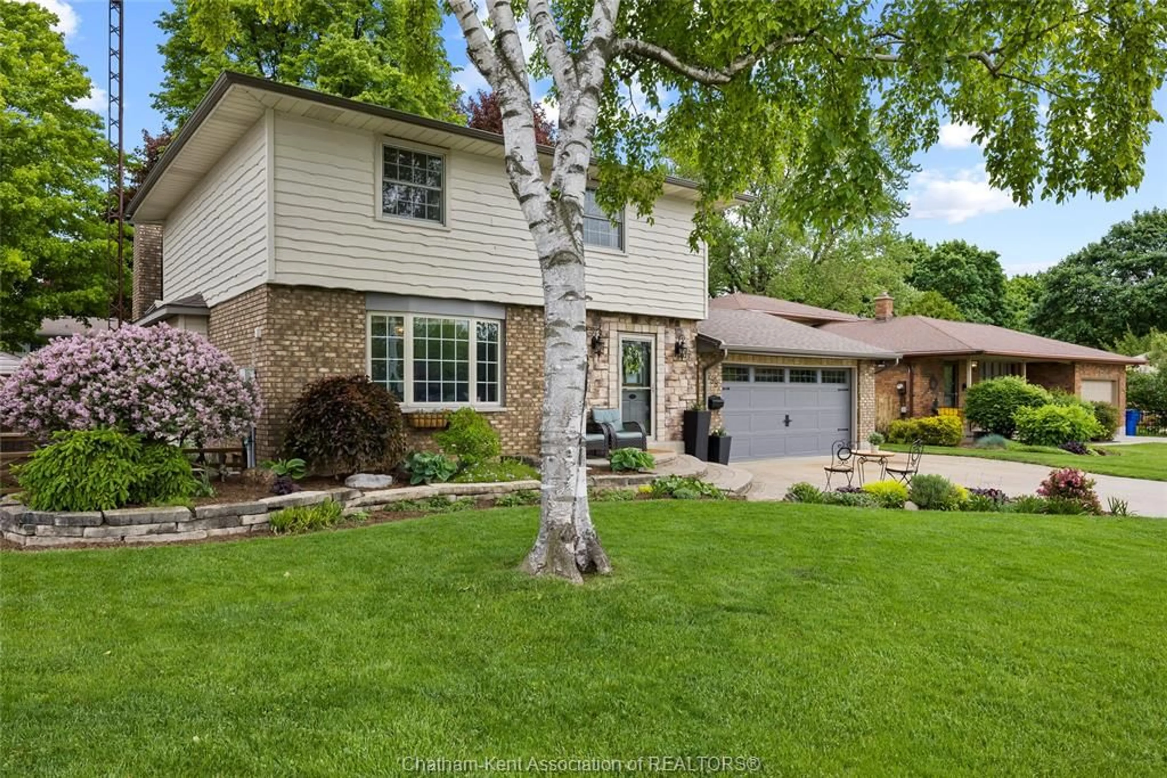 Home with brick exterior material, street for 599 KING St, Chatham Ontario N7M 1H7