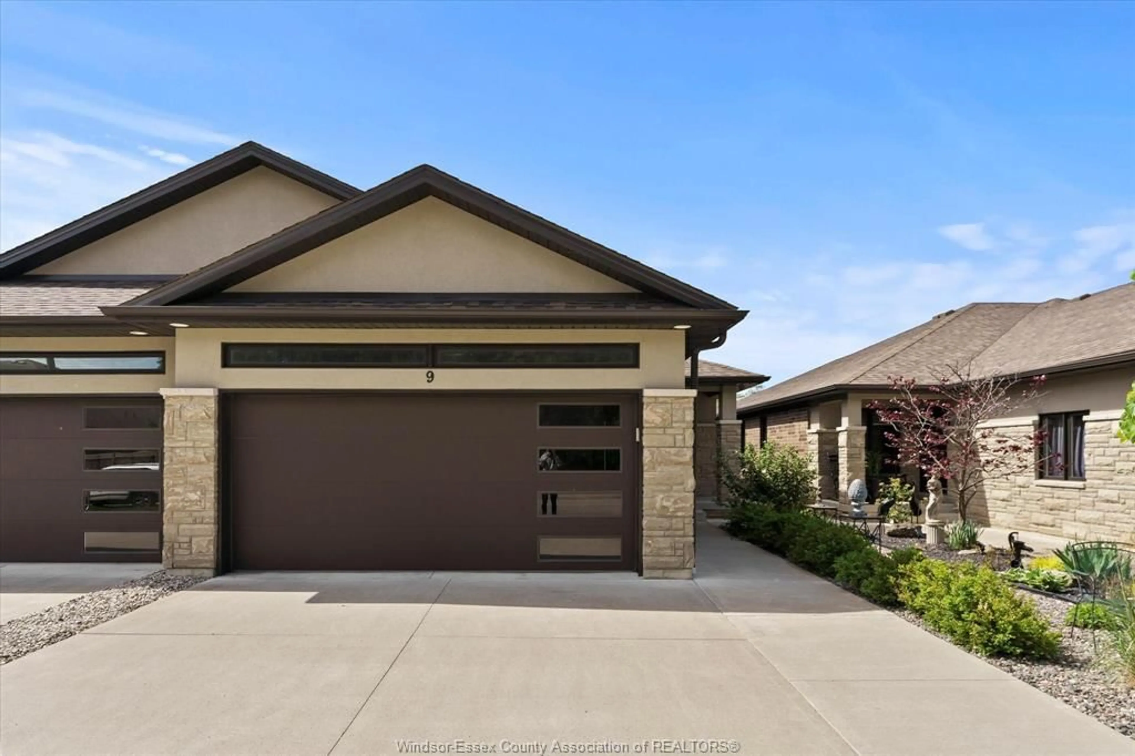 Indoor garage for 9 CRANBERRY St, Kingsville Ontario N9Y 0E9