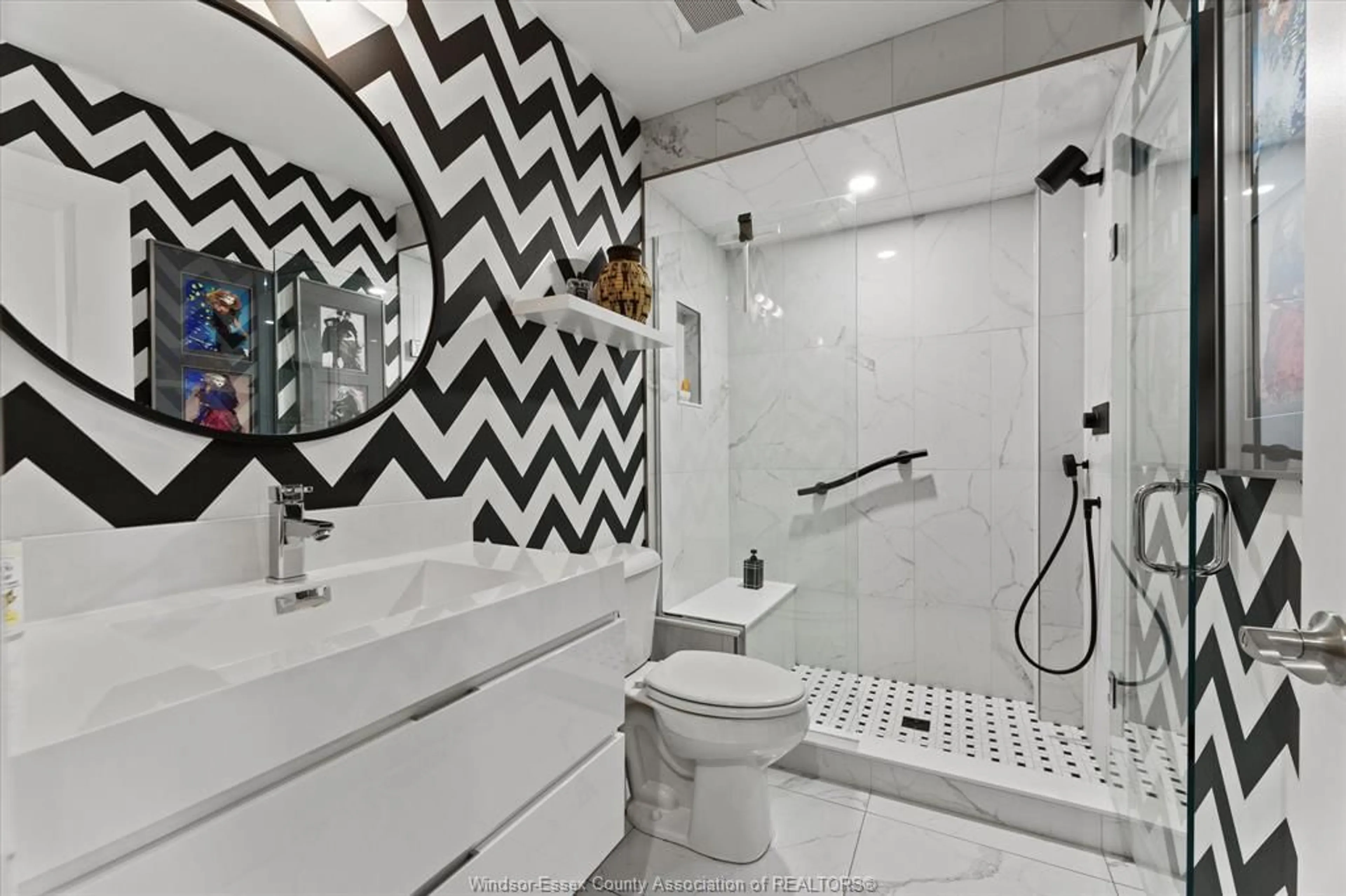 Contemporary bathroom, ceramic/tile floor for 9 CRANBERRY St, Kingsville Ontario N9Y 0E9