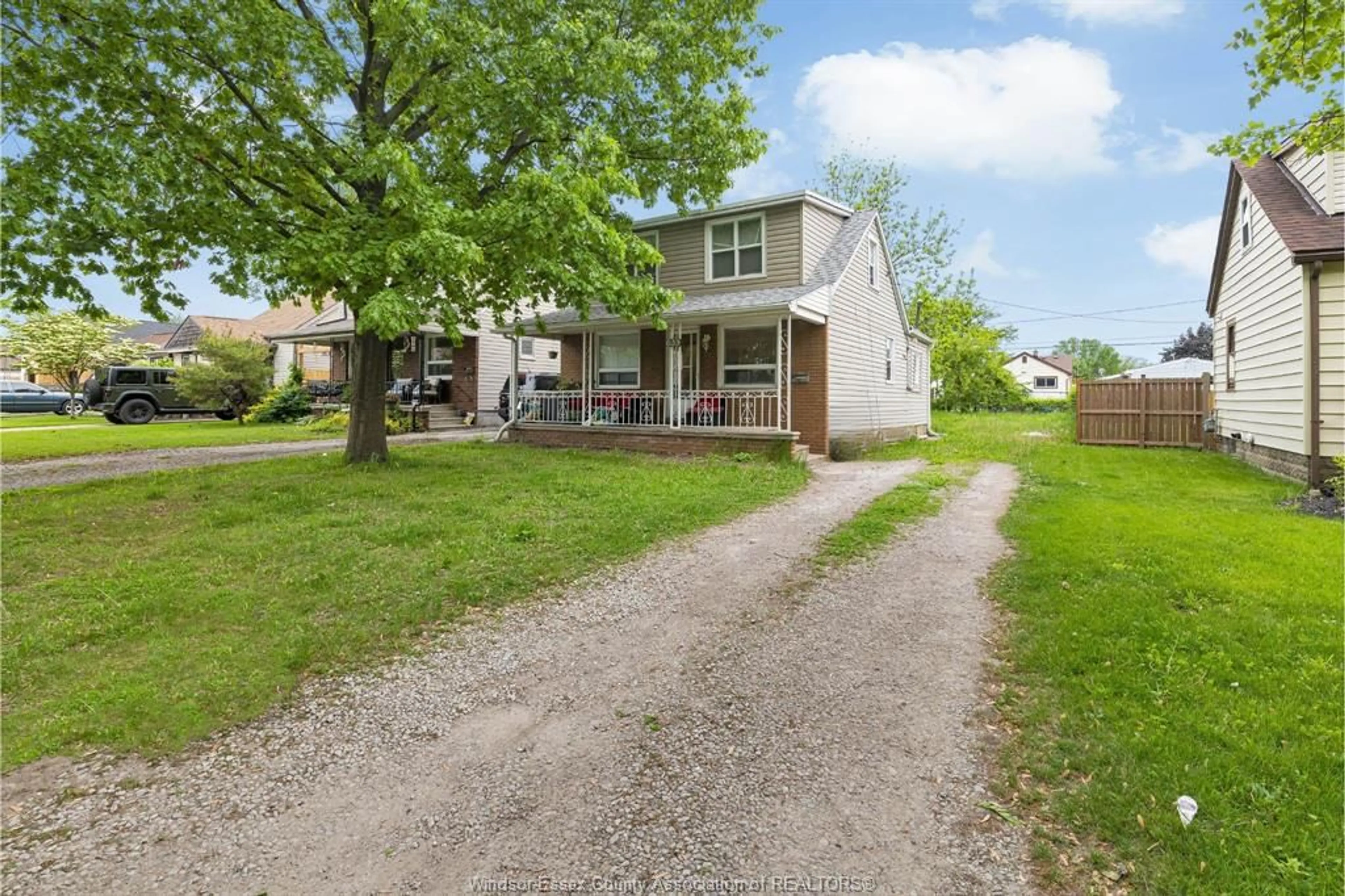 A pic from outside/outdoor area/front of a property/back of a property/a pic from drone, street for 635 Alexandrine St, Windsor Ontario N8X 3C1